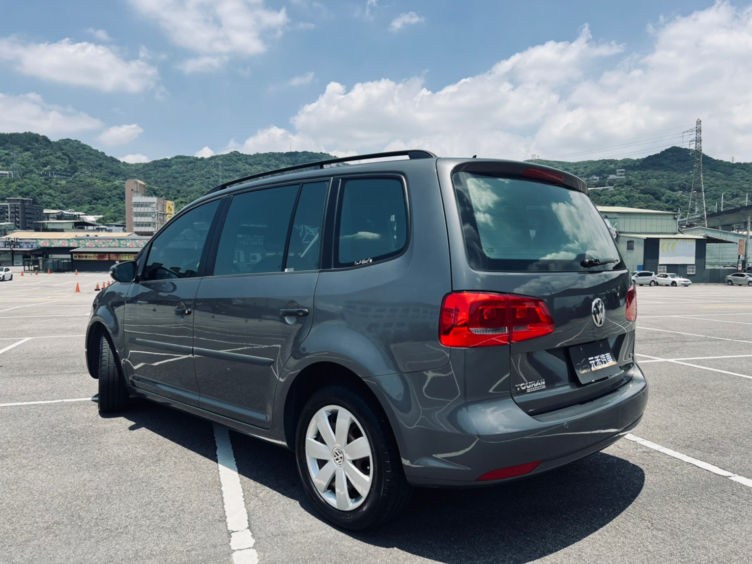 😍 2014 VW Volkswagen 福斯 Touran 陶然 1.6 TDI 柴油 七人座 跨界廂型休旅 升級胎壓顯示器 超香價格 😍  第2張相片