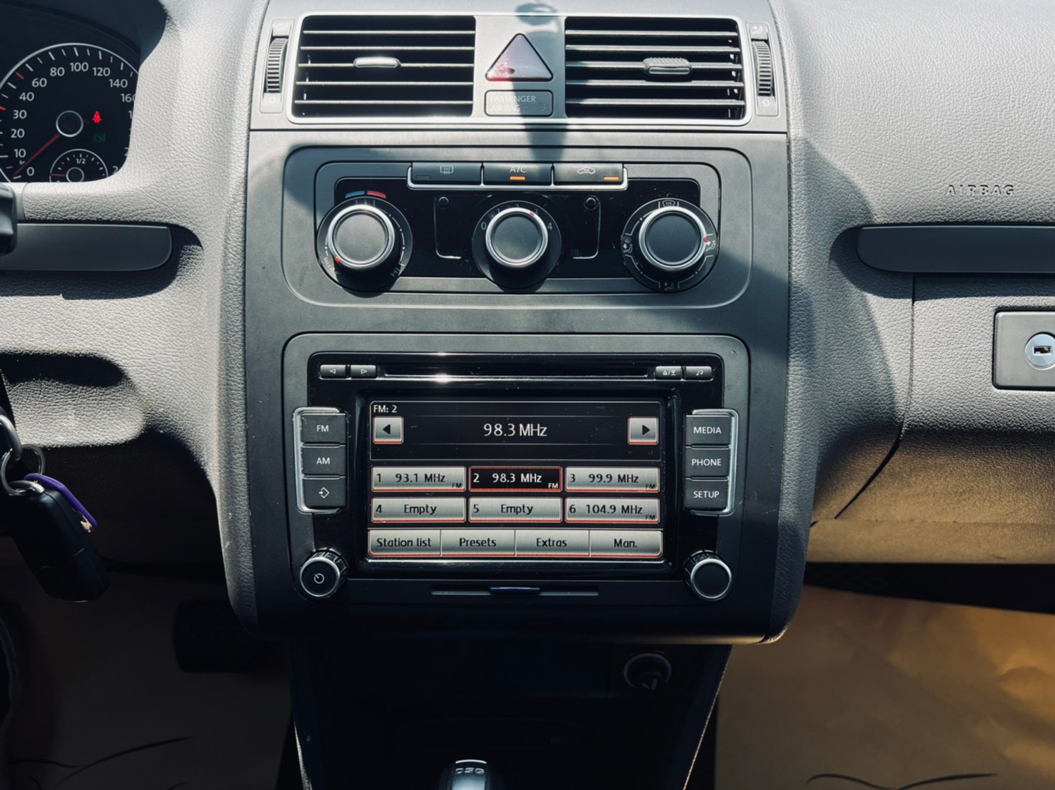 😍 2014 VW Volkswagen 福斯 Touran 陶然 1.6 TDI 柴油 七人座 跨界廂型休旅 升級胎壓顯示器 超香價格 😍  第4張相片