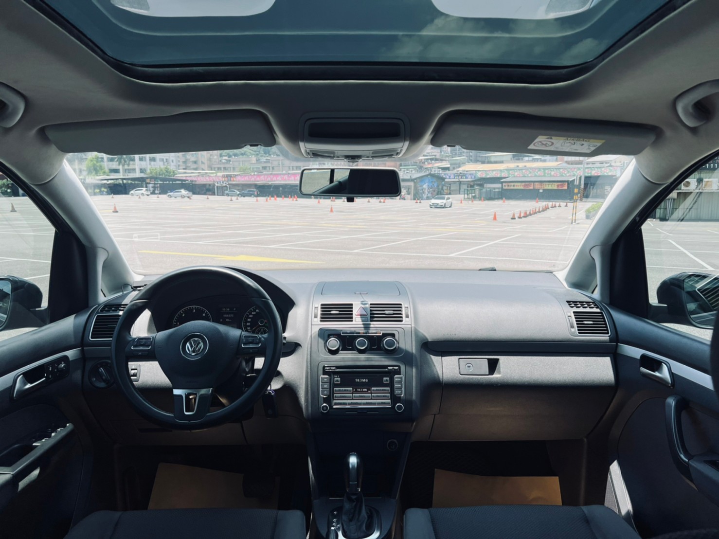 😍 2014 VW Volkswagen 福斯 Touran 陶然 1.6 TDI 柴油 七人座 跨界廂型休旅 升級胎壓顯示器 超香價格 😍  第9張相片