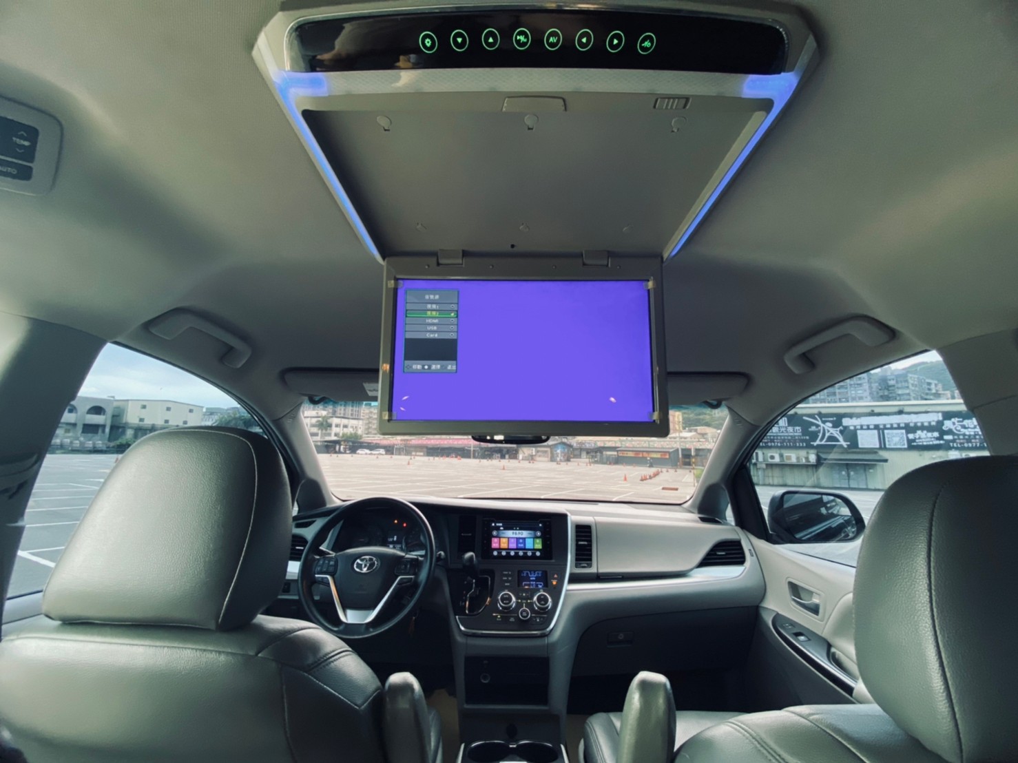 😍2015 Toyota 豐田 Sienna 希安娜 3.5 LE  八人座 廂型休旅 雙電滑門 安卓機  升級SE 19吋鋁圈 後座影音大螢幕 😍  第2張相片