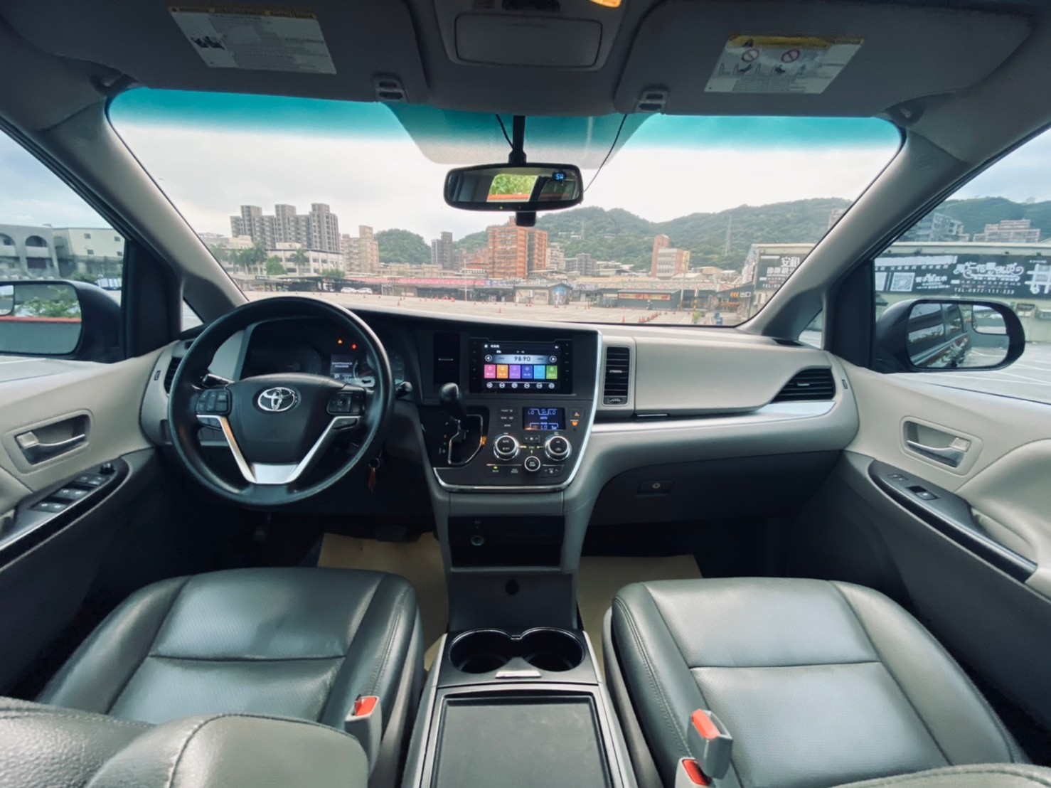 😍2015 Toyota 豐田 Sienna 希安娜 3.5 LE  八人座 廂型休旅 雙電滑門 安卓機  升級SE 19吋鋁圈 後座影音大螢幕 😍  第3張相片