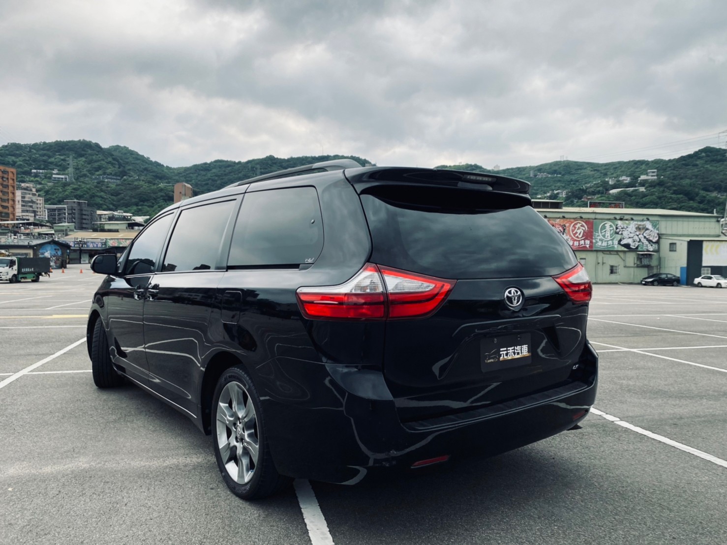 😍2015 Toyota 豐田 Sienna 希安娜 3.5 LE  八人座 廂型休旅 雙電滑門 安卓機  升級SE 19吋鋁圈 後座影音大螢幕 😍  第4張相片