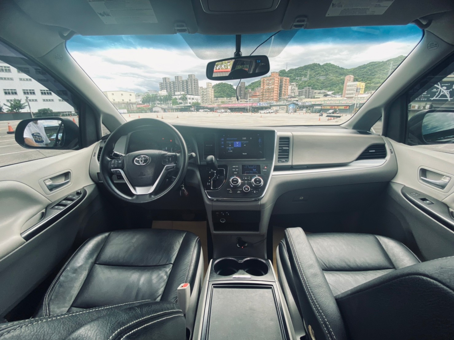 😍2015 Toyota 豐田 Sienna 希安娜 3.5 LE  八人座 廂型休旅 雙邊電滑門 多功能安卓機  升級SE 19吋鋁圈😍(091)  第3張相片