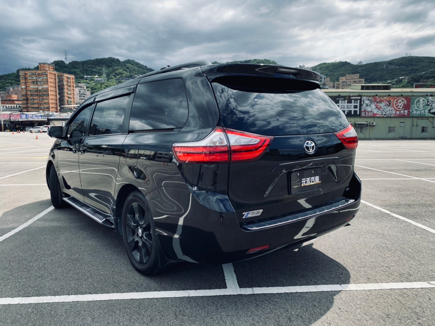 😍2015 Toyota 豐田 Sienna 希安娜 3.5 LE  八人座 廂型休旅 雙邊電滑門 多功能安卓機  升級SE 19吋鋁圈😍(091)  第4張相片