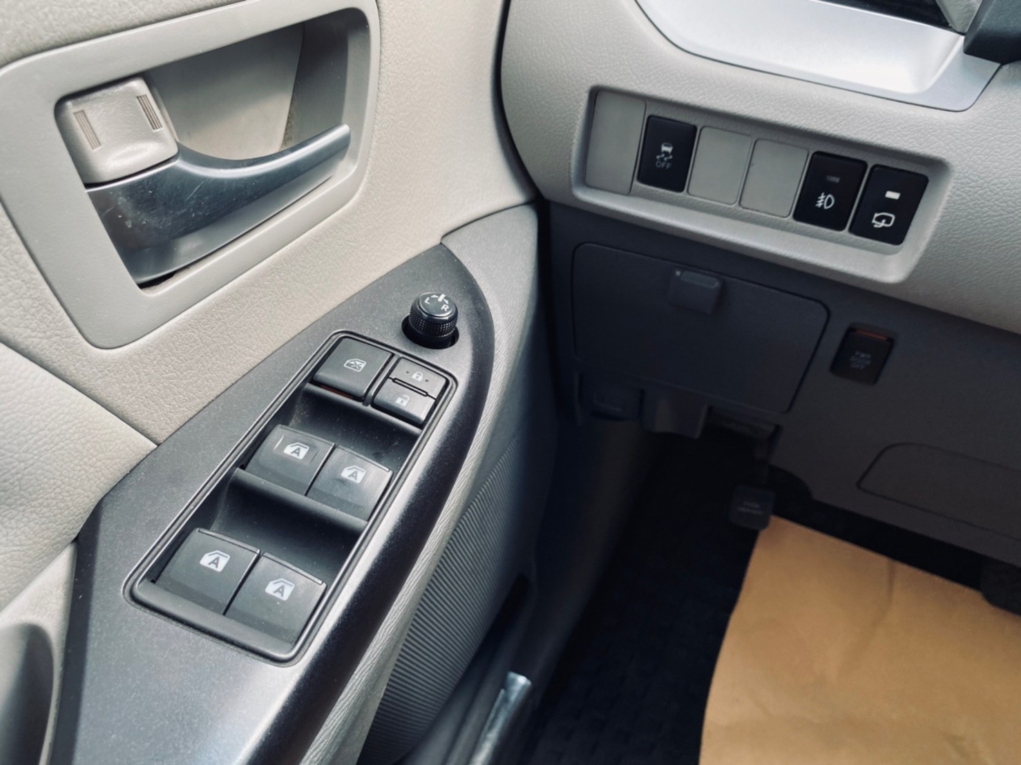 😍2015 Toyota 豐田 Sienna 希安娜 3.5 LE  八人座 廂型休旅 雙邊電滑門 多功能安卓機  升級SE 19吋鋁圈😍(091)  第5張相片