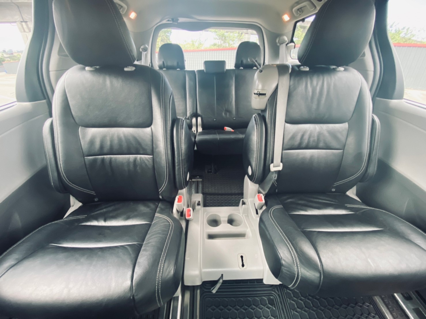 😍2015 Toyota 豐田 Sienna 希安娜 3.5 LE  八人座 廂型休旅 雙邊電滑門 多功能安卓機  升級SE 19吋鋁圈😍(091)  第9張相片