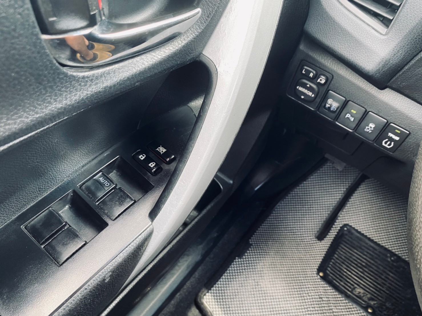 😍2016  Toyota 豐田 Corolla Altis 阿提斯 1.8 經典版 Safety+ 升級鋁圈卡鉗😍  第5張相片