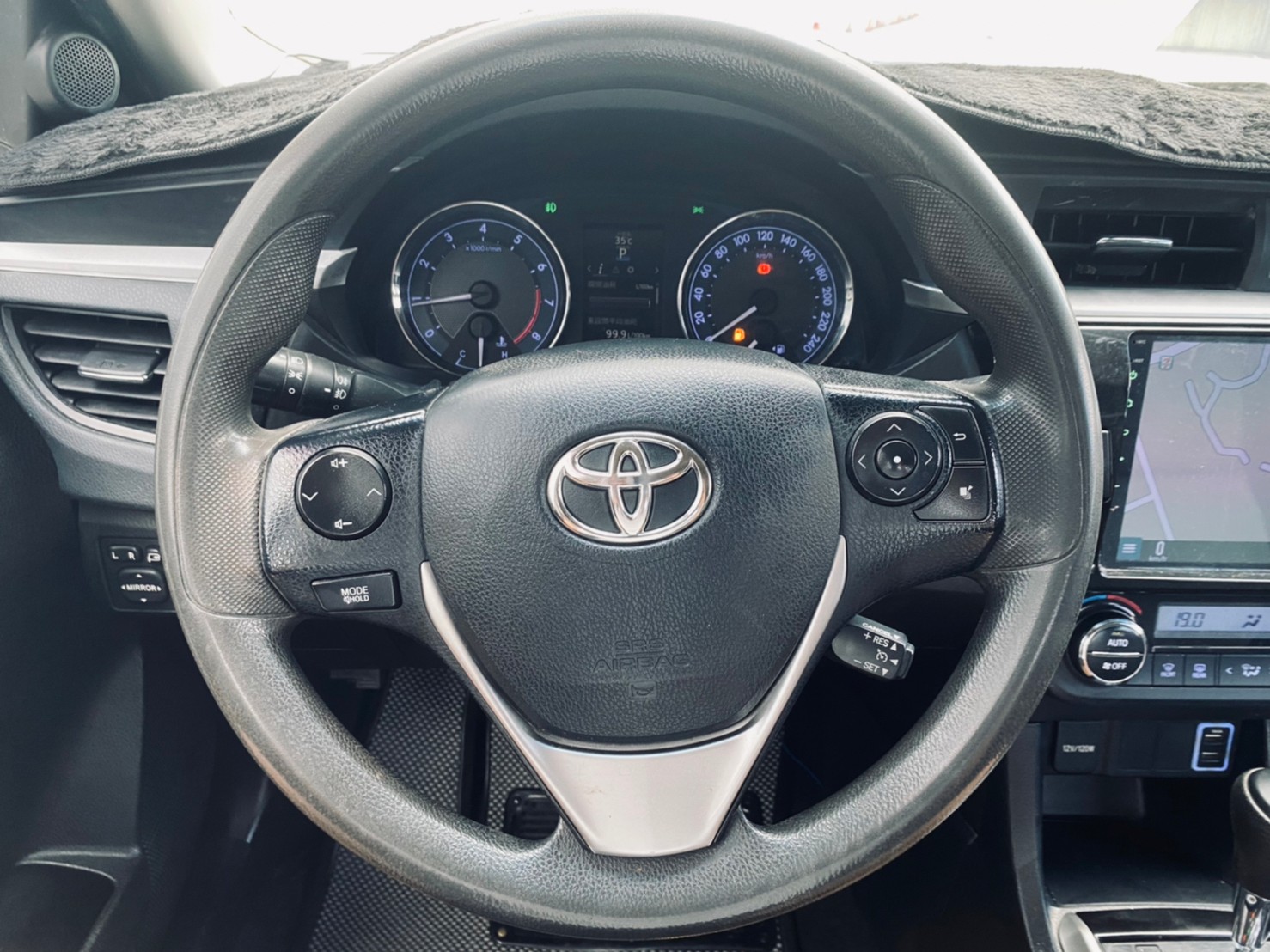 😍2016  Toyota 豐田 Corolla Altis 阿提斯 1.8 經典版 Safety+ 升級鋁圈卡鉗😍  第8張相片