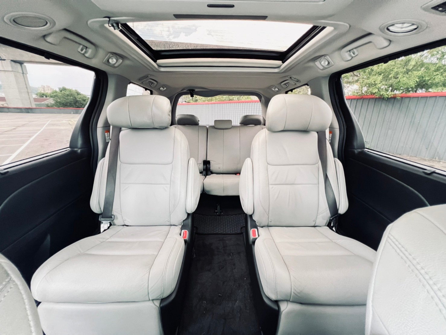 😍2018式 Toyota 豐田 Sienna 希安娜 3.5 Limited  七人座 ACC跟車 環景影像 雙電滑門 電尾門2018式 Sienna Limited A😍(084)  第8張相片