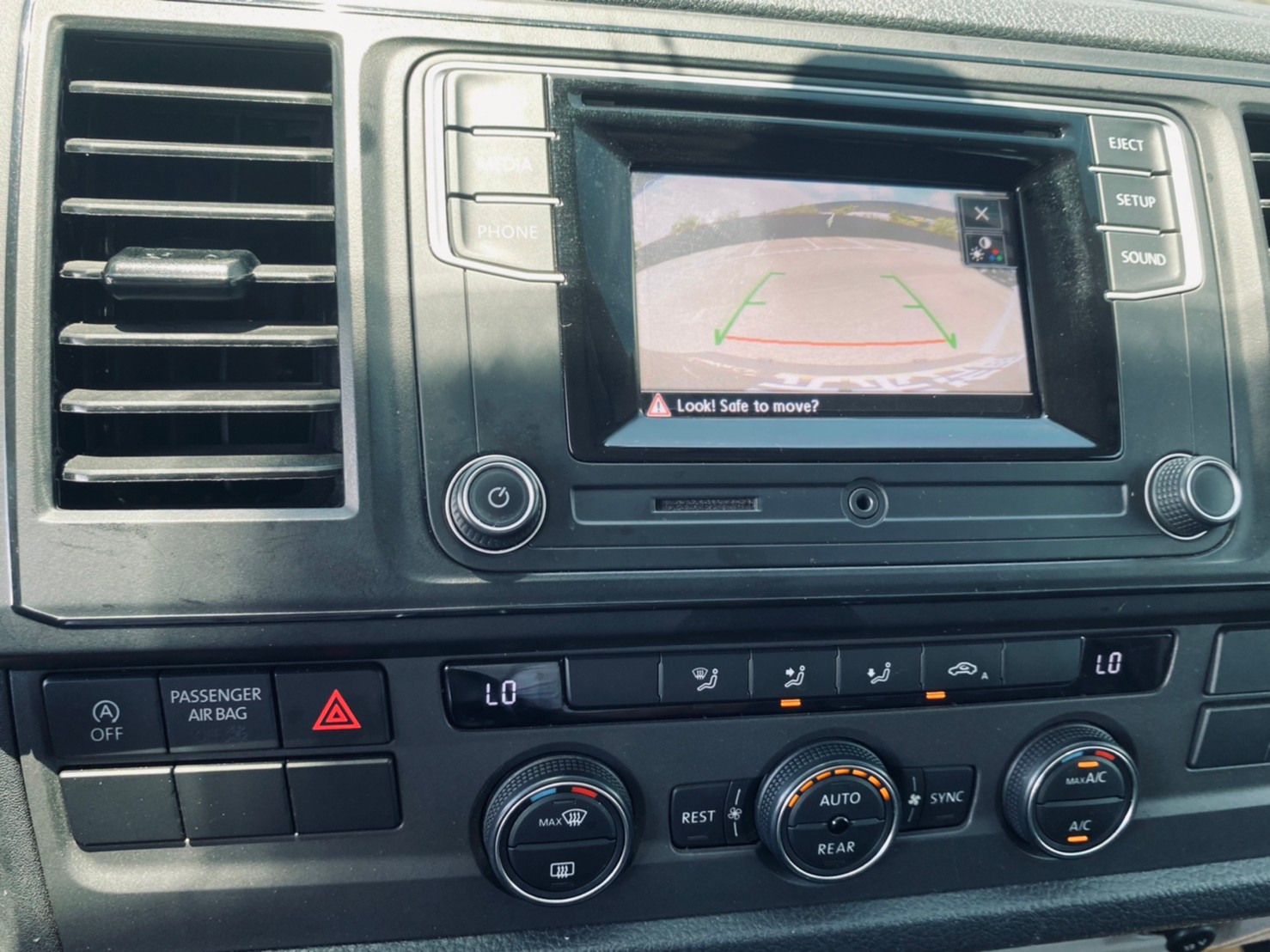 😍2019式 福斯 VW T6 Caravelle L  2.0 TDI 110kW 長軸 九人座 廂型商務休旅 車況漂亮免百萬😍(143)  第8張相片