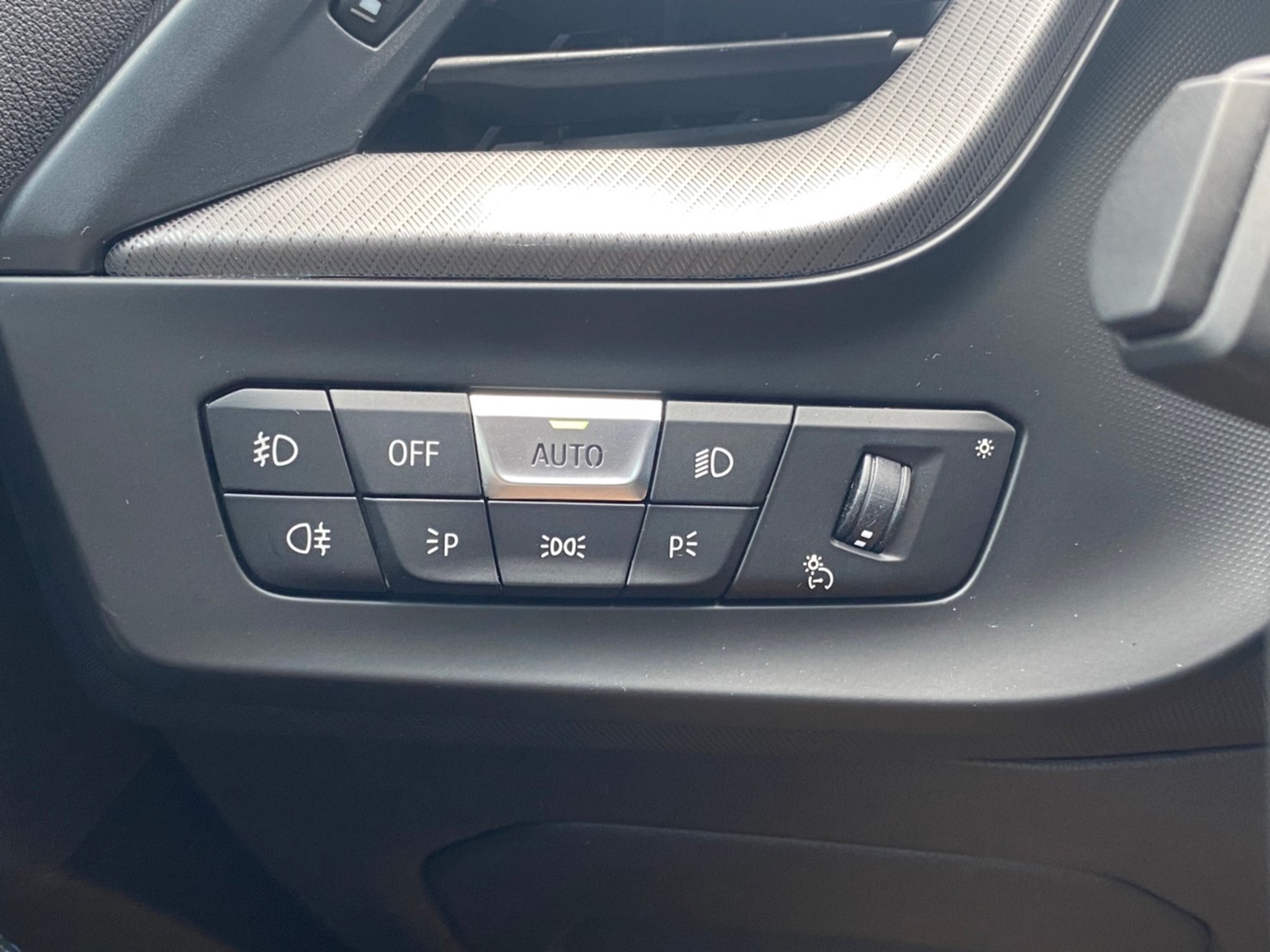 😍2021式 BMW 寶馬 總代理 118i Edition M版 CarPlay ACC  5AT 氣氛燈 超殺新外觀😍(016)  第4張相片