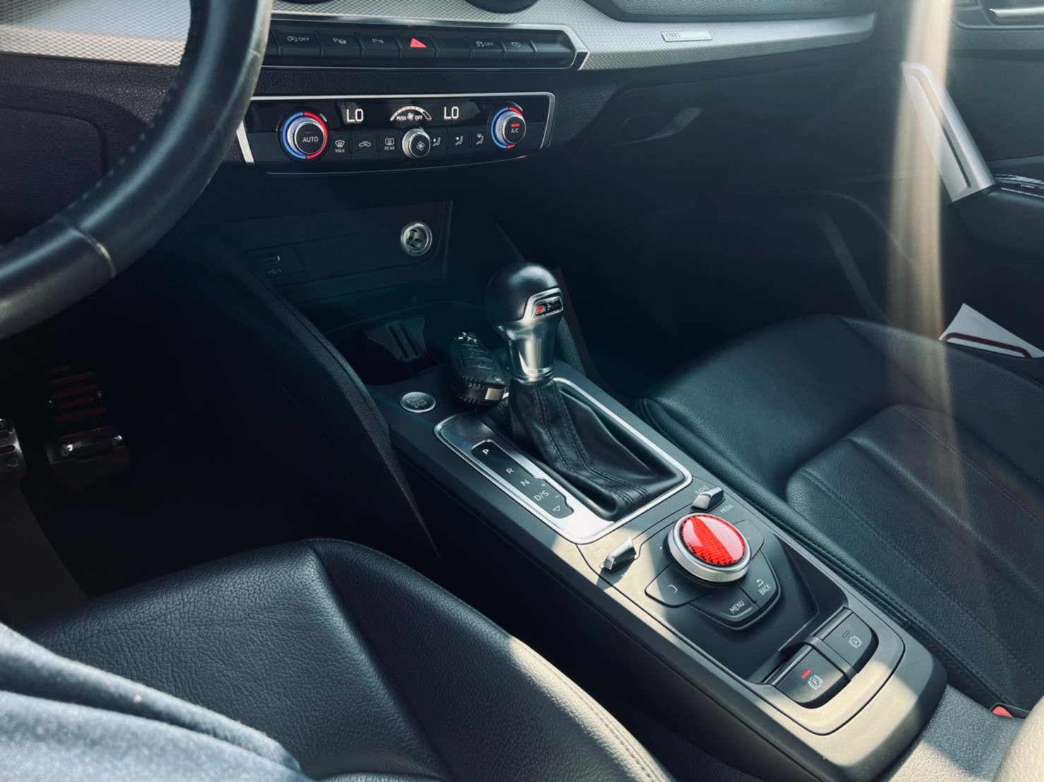 😍 2018 Audi 奧迪 Q2 35TFSI Luxury 1.4 超吸睛糖果紅 跨界小休旅 😍(119)  第3張相片