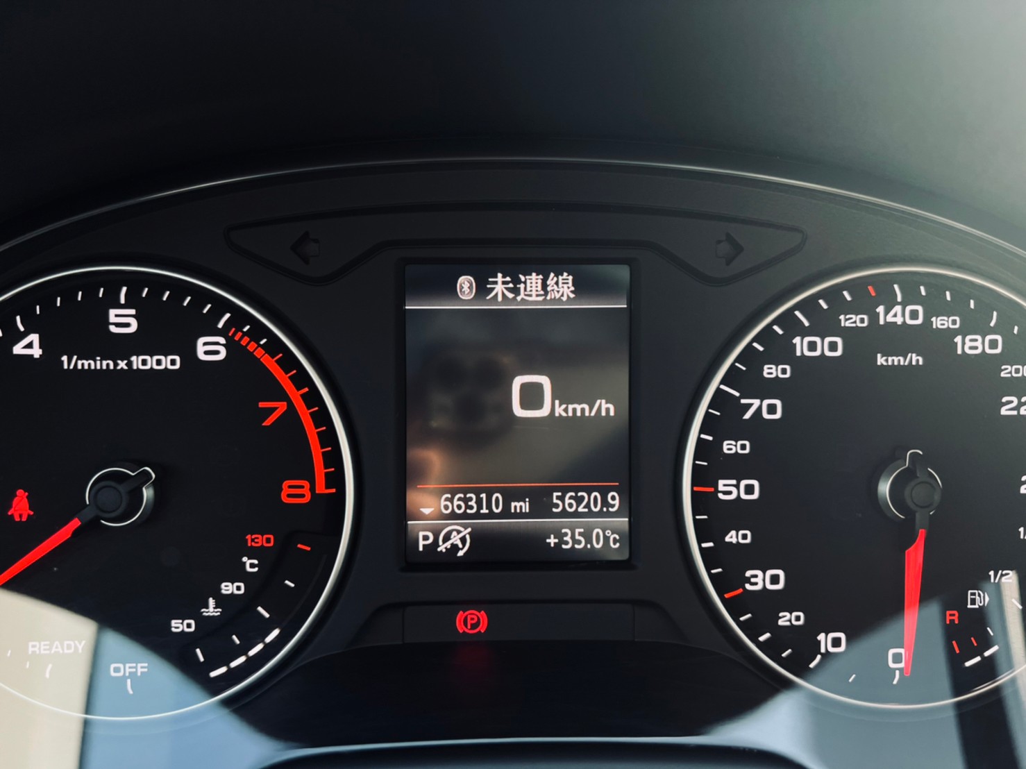 😍 2018 Audi 奧迪 Q2 35TFSI Luxury 1.4 超吸睛糖果紅 跨界小休旅 😍(119)  第5張相片