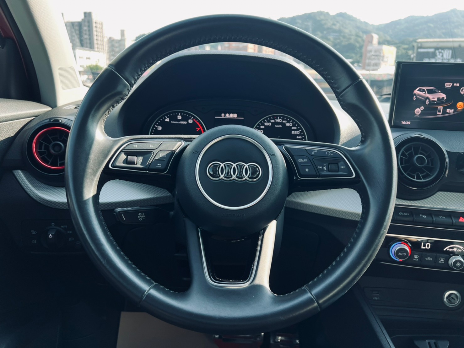 😍 2018 Audi 奧迪 Q2 35TFSI Luxury 1.4 超吸睛糖果紅 跨界小休旅 😍(119)  第6張相片