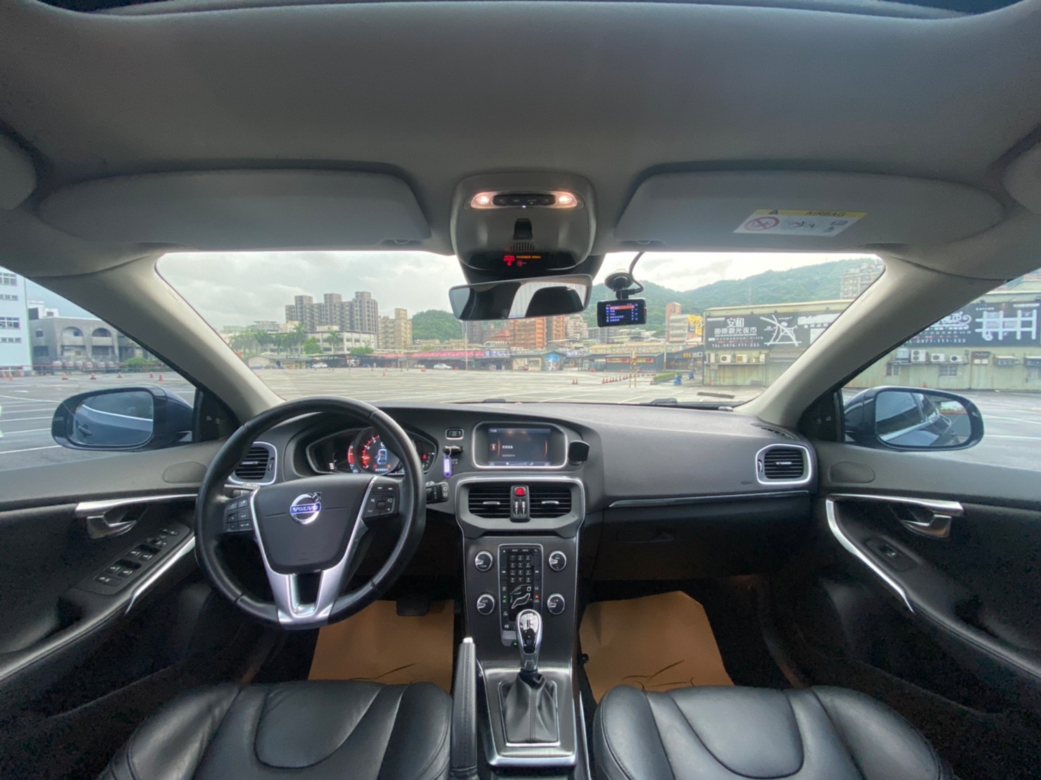 🔥 2015 Volvo 富豪 V40 T4旗艦版 1.6 ACC跟車 全景天窗 自動停車 掀背 🔥 (204)  第5張相片
