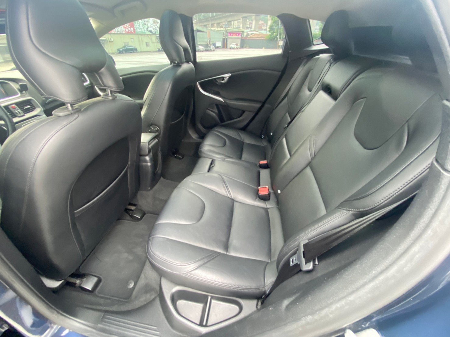🔥 2015 Volvo 富豪 V40 T4旗艦版 1.6 ACC跟車 全景天窗 自動停車 掀背 🔥 (204)  第8張相片