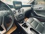 🔥 2015式 C117 BENZ 賓士 總代理 CLA CLA200 1.6 碳纖維小壓尾 黑化滿天星 實跑八萬 🔥 (042) 【阿龍中古車 0968-691-205】  第5張縮圖