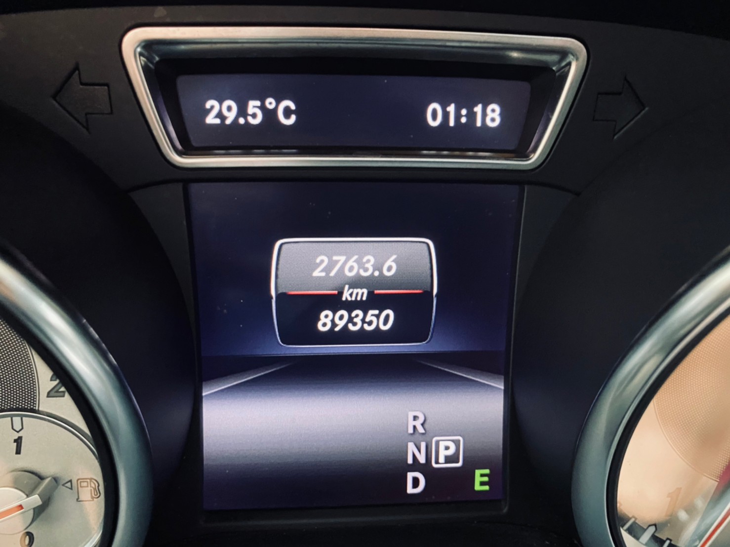 🔥 2015式 C117 BENZ 賓士 總代理 CLA CLA200 1.6 碳纖維小壓尾 黑化滿天星 實跑八萬 🔥 (042) 【阿龍中古車 0968-691-205】  第8張相片