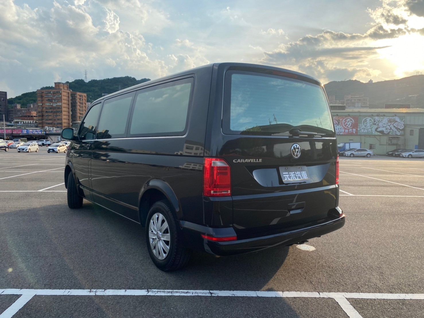  🔥 2019 VW 福斯 T6 L 2.0TDI 75kW M5 手排 四門 九人座 免百萬廂型商務車 🔥 (095) 【阿龍中古車 0968-691-205】  第4張相片