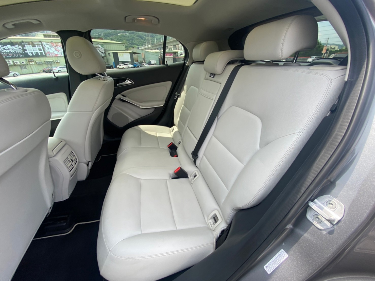 🔥 2014 X156 賓士 Benz GLA GLA250 4MATIC 2.0 AMG套件 全景天窗 HK環繞音響 電尾門 四驅 跨界掀背 🔥 (127) 【阿龍中古車 0968-691-205】  第2張相片