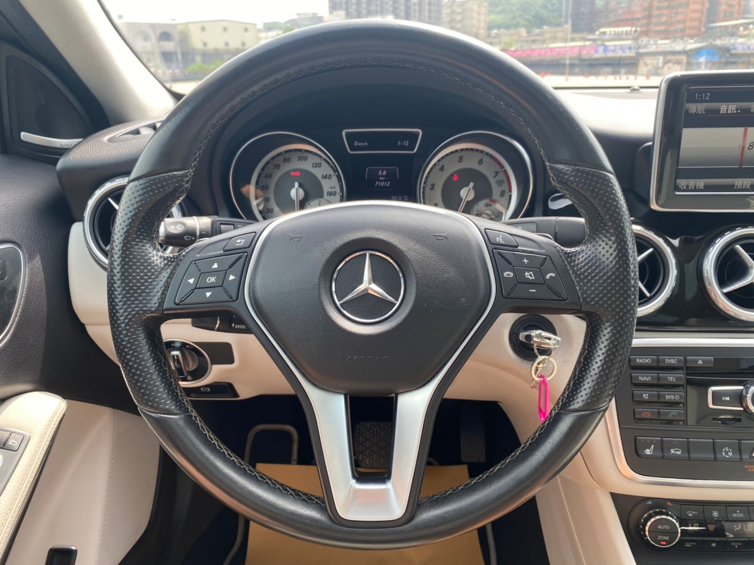 🔥 2014 X156 賓士 Benz GLA GLA250 4MATIC 2.0 AMG套件 全景天窗 HK環繞音響 電尾門 四驅 跨界掀背 🔥 (127) 【阿龍中古車 0968-691-205】  第5張相片