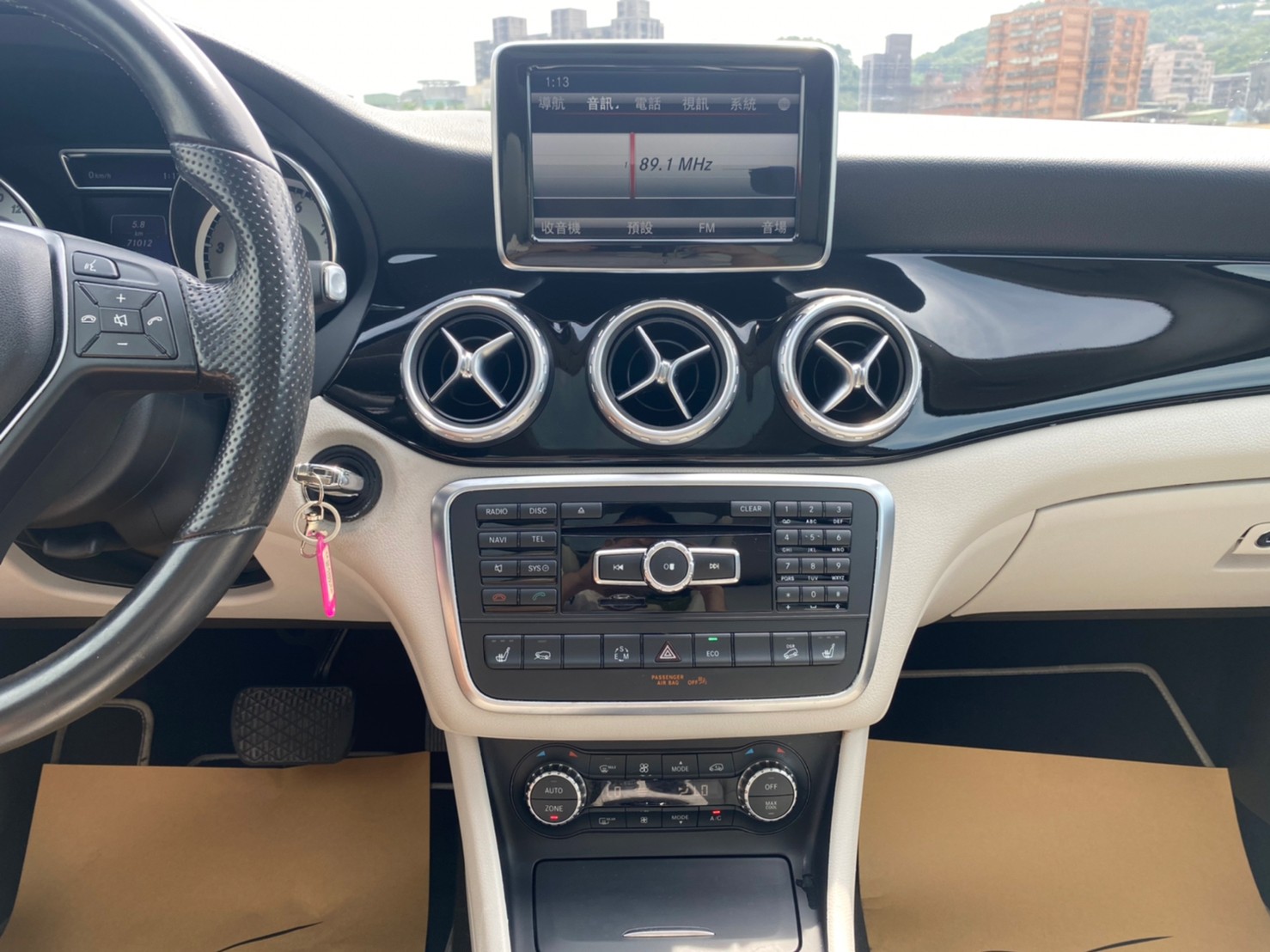 🔥 2014 X156 賓士 Benz GLA GLA250 4MATIC 2.0 AMG套件 全景天窗 HK環繞音響 電尾門 四驅 跨界掀背 🔥 (127) 【阿龍中古車 0968-691-205】  第8張相片
