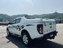 🔥 2015式 Ford 福特 皮卡 Ranger Wildtrak 運動旗艦型 柴油 3.2d 升級 Full Box 全箱式  全車黑白彩繪貼 OPTION後保桿  🔥 (216) 【阿龍中古車 0968-691-205】  第2張縮圖