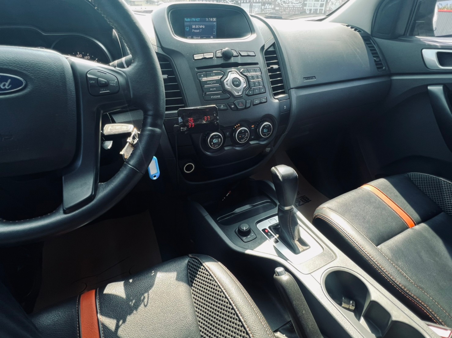🔥 2015式 Ford 福特 皮卡 Ranger Wildtrak 運動旗艦型 柴油 3.2d 升級 Full Box 全箱式  全車黑白彩繪貼 OPTION後保桿  🔥 (216) 【阿龍中古車 0968-691-205】  第4張相片