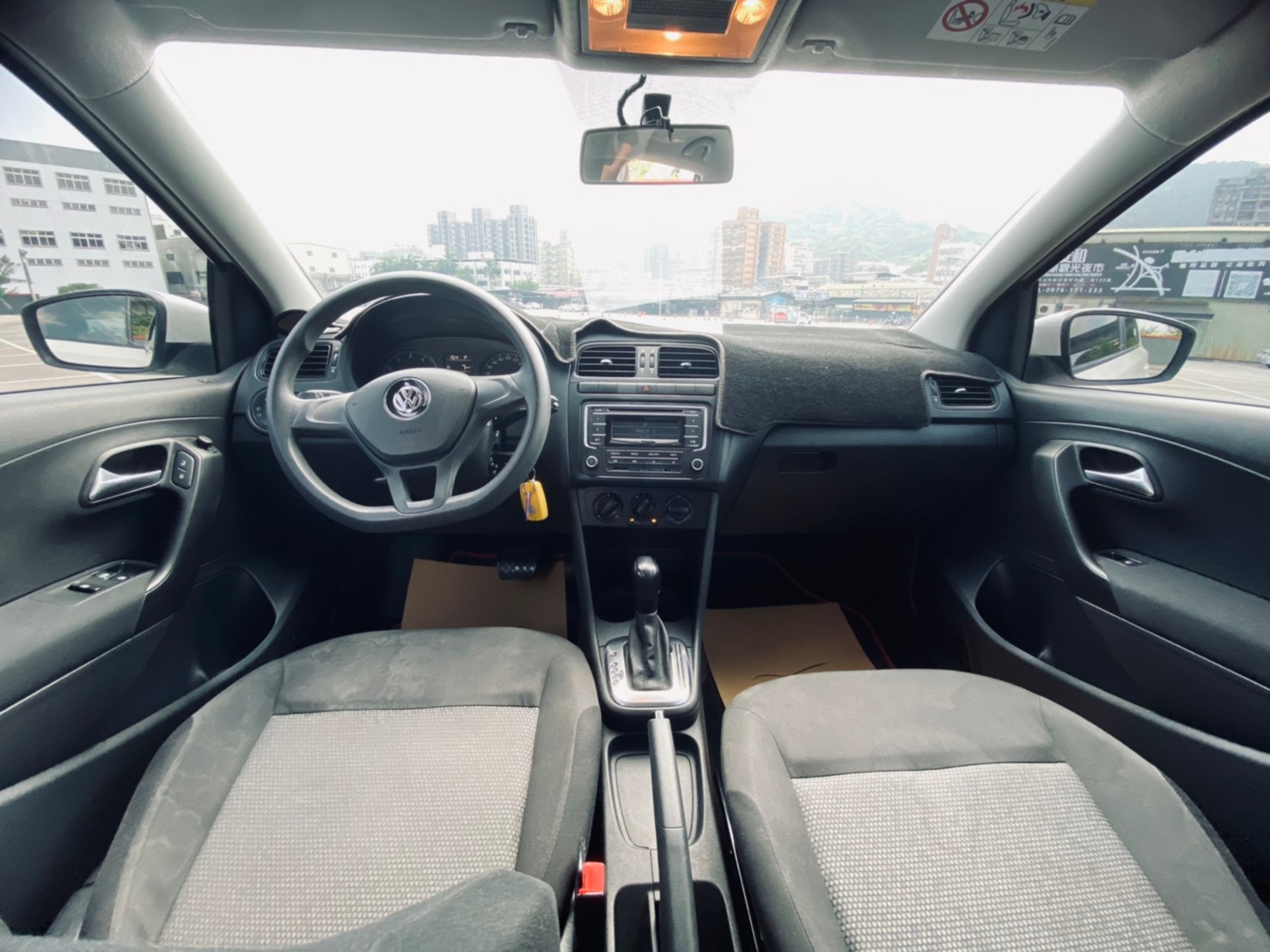 🔥 2015 小改款 福斯 VW Volkswagen Polo 1.6 CL  僅跑7萬 熱門小 掀背 🔥 (026) 【阿龍中古車 0968-691-205】  第3張相片