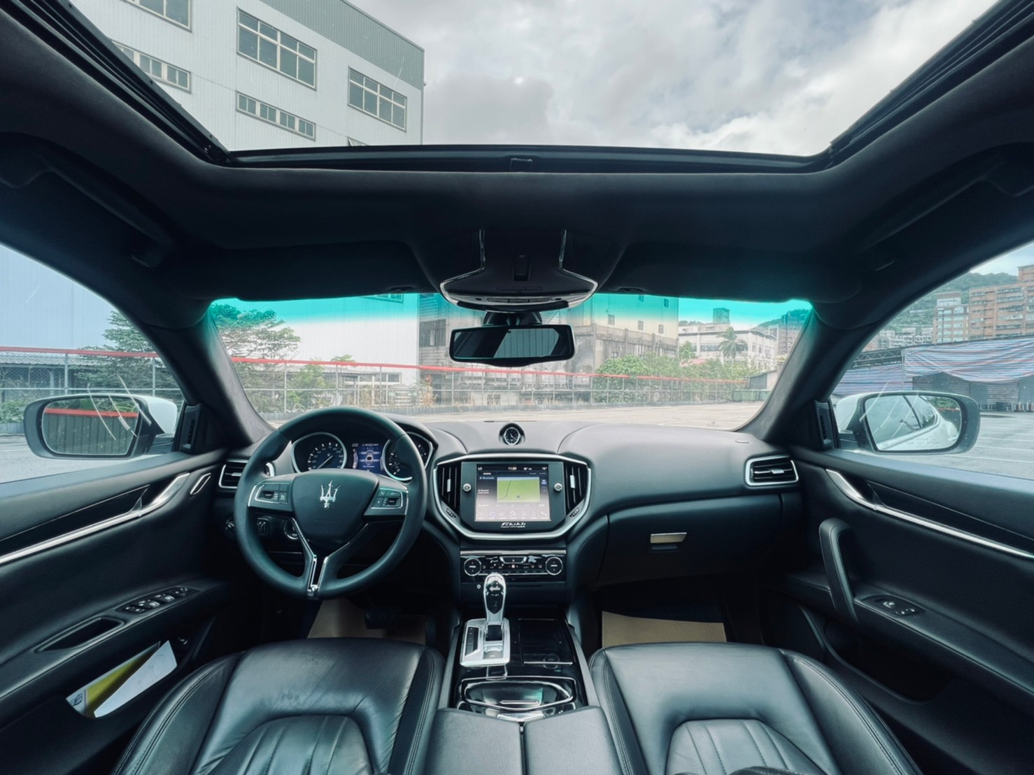 🔥 2014 瑪莎拉蒂 Maserati Ghibli 3.0 V6 Premium 海神 葛伯利 吉伯利 20吋鋁圈 黃色對六卡鉗 遙控發車 四出排氣管 聲浪低調飽滿 🔥 (150) 【阿龍中古車 0968-691-205】  第7張相片