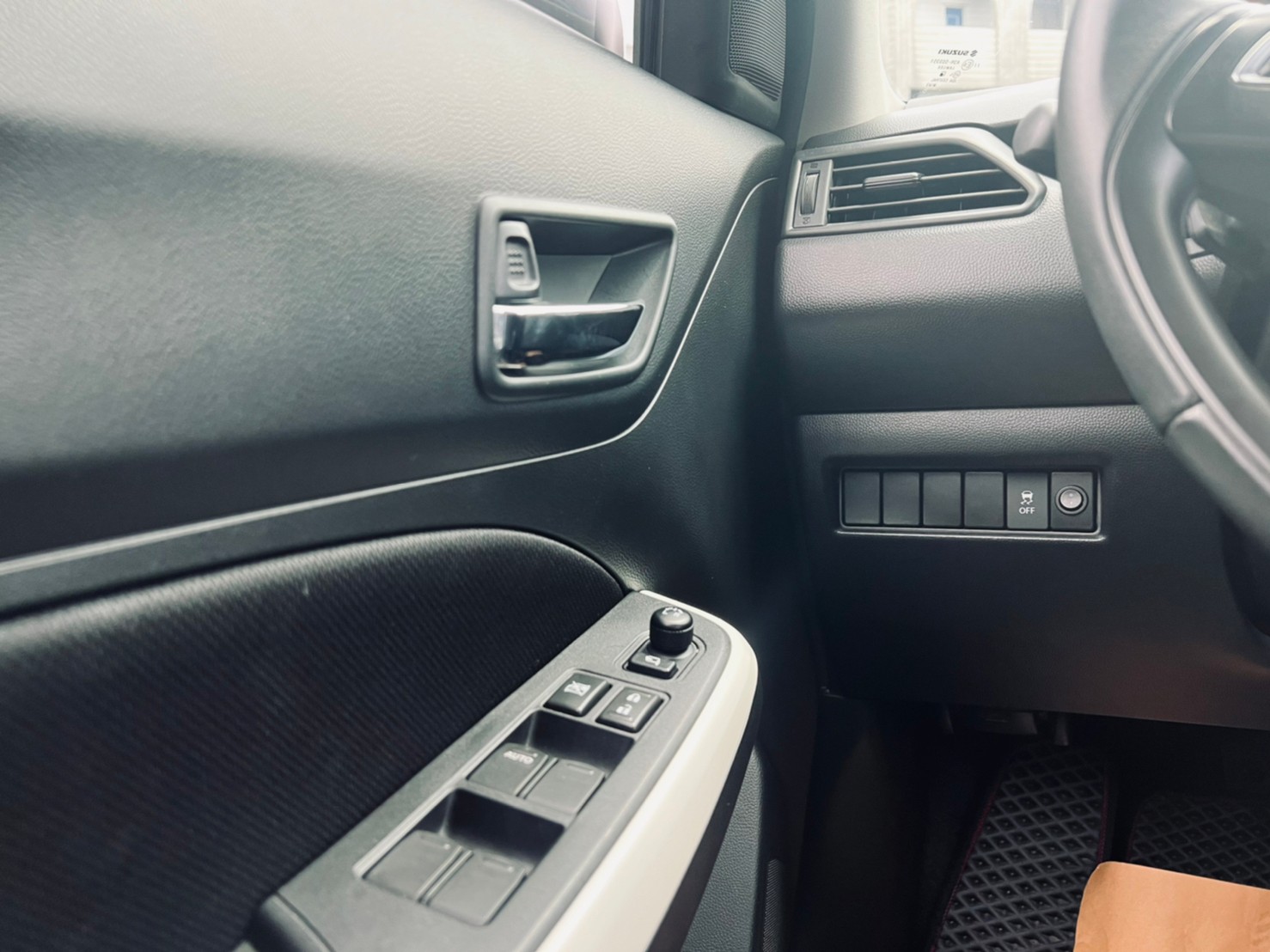 🔥 2018 末代絕版小車  Suzuki 鈴木 Swift 1.0 GLX 僅跑2萬 🔥 (180) 【阿龍中古車 0968-691-205】  第2張相片