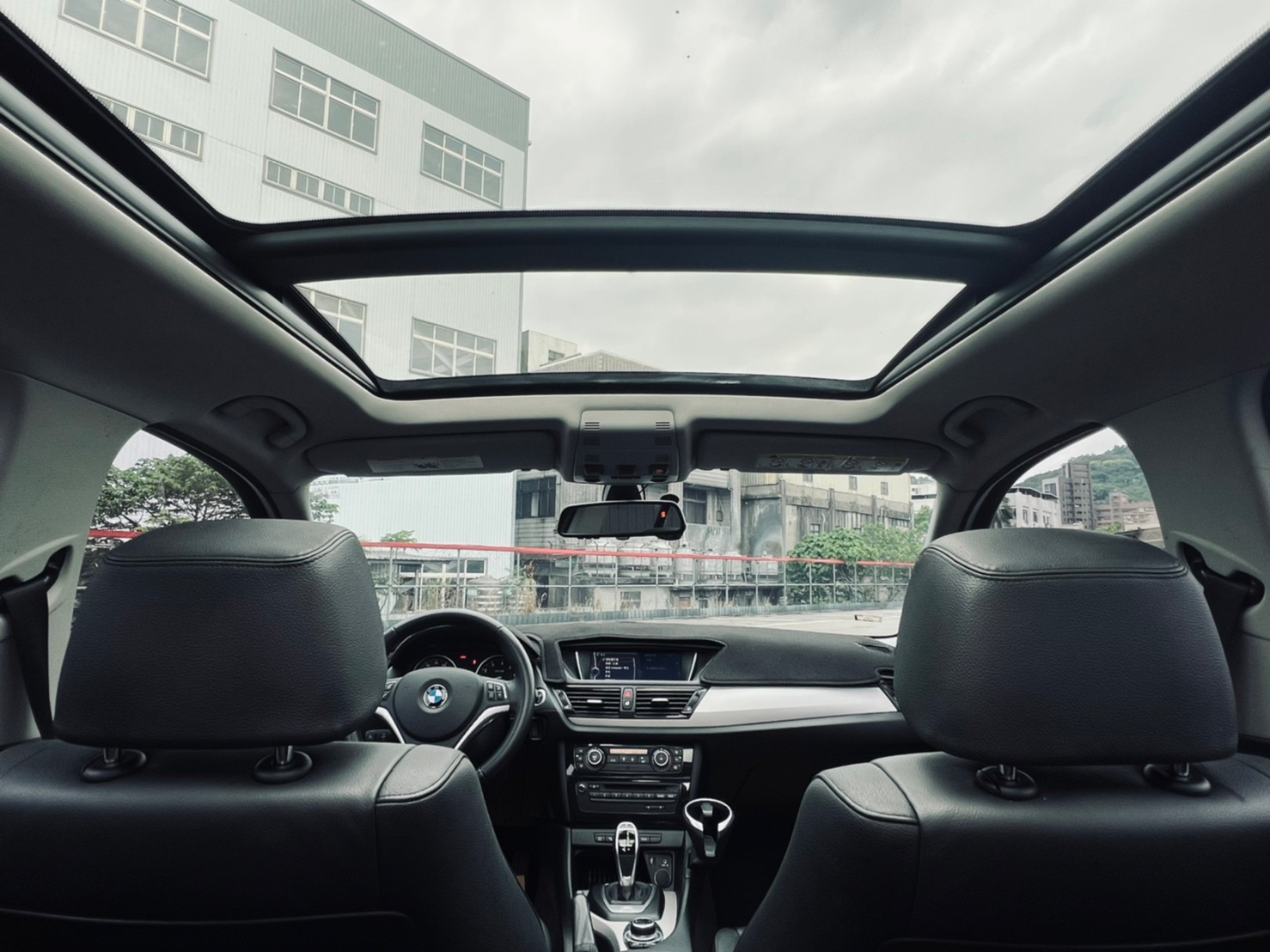 🔥 2014 E84 寶馬 BMW X1 (NEW) sDrive28i 2.0 全景天窗 HK音響 🔥 (129) 【阿龍中古車 0968-691-205】  第2張相片