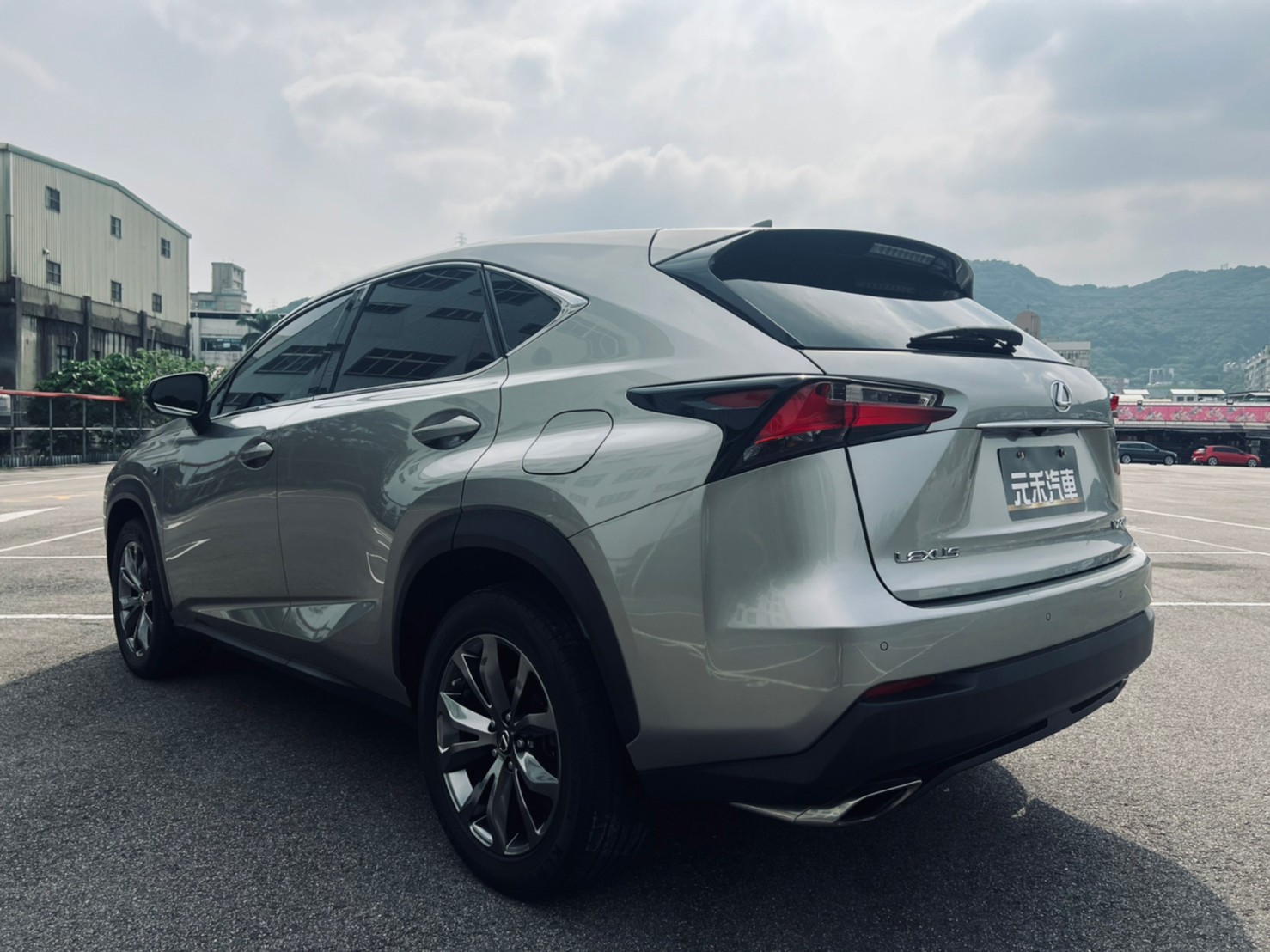🔥 2017式 Lexus 凌志 NX200t 全景天窗 AWD F Sport 版 環景 電熱椅 🔥 (218) 【阿龍中古車 0968-691-205】  第6張相片