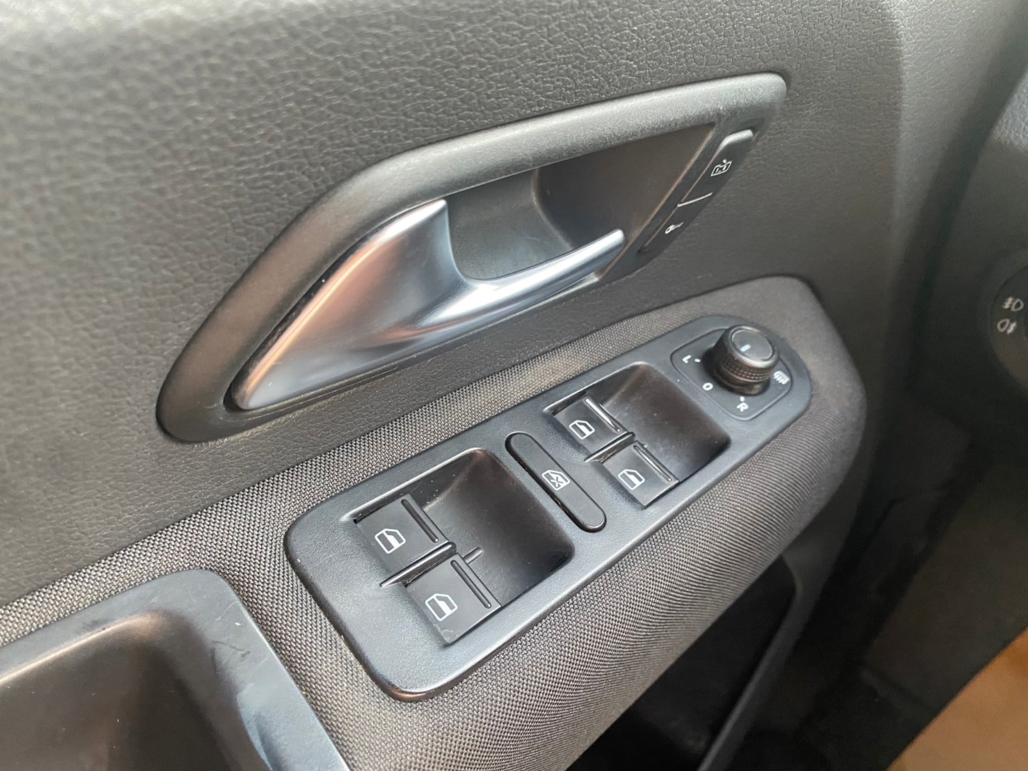 🔥 2019式 福斯 皮卡 VW Volkswagen Amarok V6 3.0 TDI  Comfortline 柴油四驅 皮卡 升級安卓機 🔥 (185) 【阿龍中古車 0968-691-205】  第4張相片