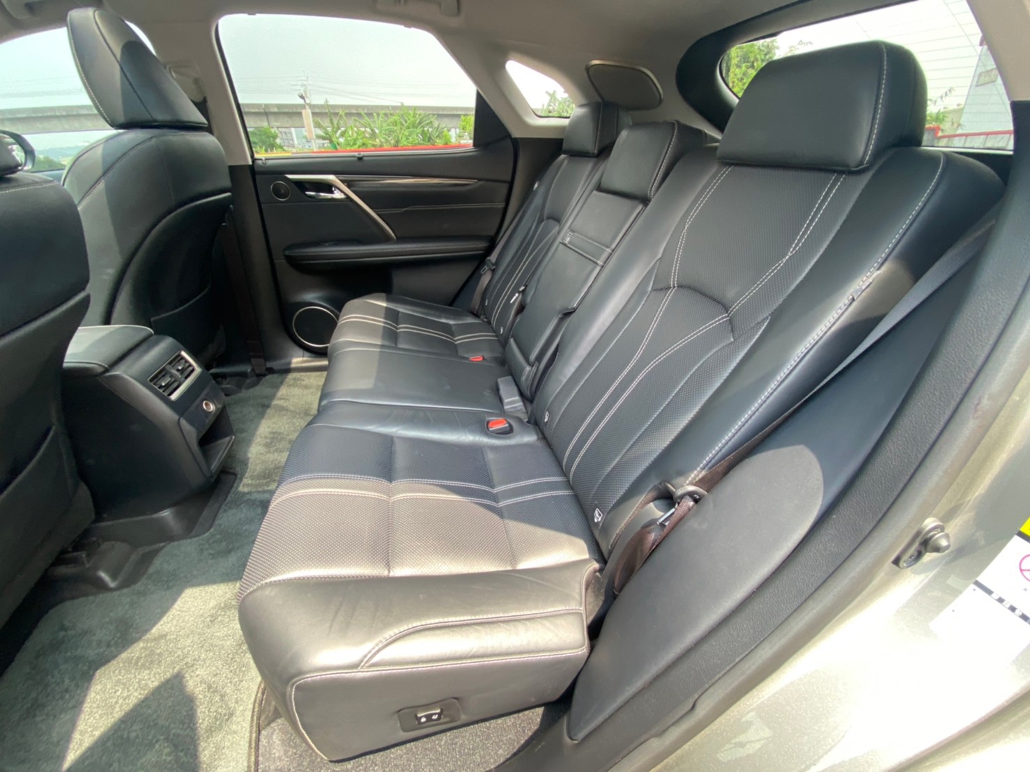🔥2016 Lexus RX RX350 3.5 四驅 旗艦版 跑少 大滿配 環景 跟車 無線充電 輕鬆入手 🔥【阿龍中古車 0968-691-205】  第3張相片