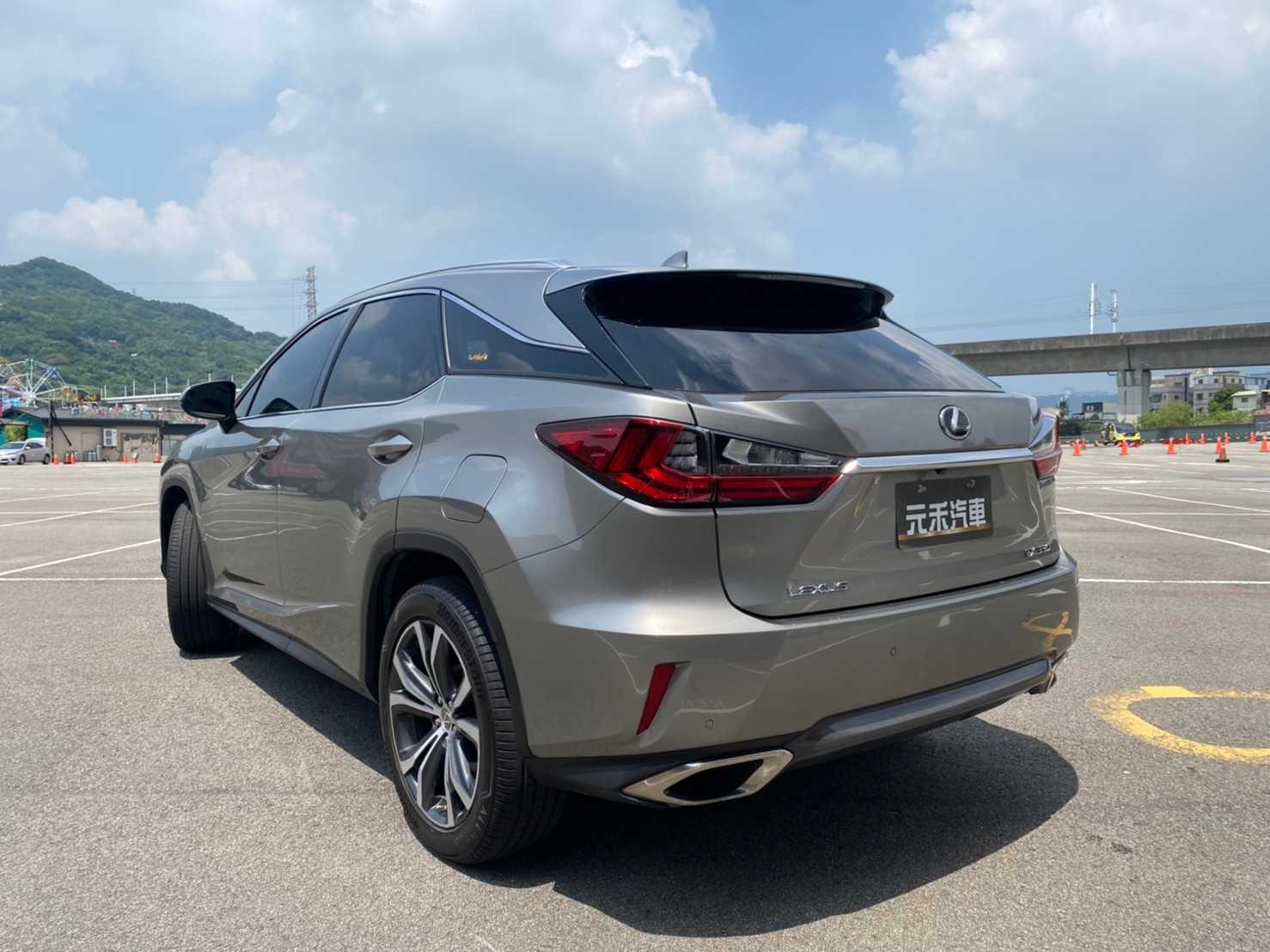 🔥2016 Lexus RX RX350 3.5 四驅 旗艦版 跑少 大滿配 環景 跟車 無線充電 輕鬆入手 🔥【阿龍中古車 0968-691-205】  第9張相片