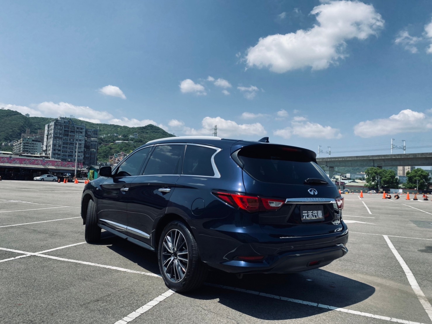 🔥 2017 小改後 Infiniti QX60 3.5 V6旗艦款 四驅 正七人豪華休旅 ACC主動跟車 環景 冷熱通風椅 Bose環繞音響 僅跑5萬 🔥 (183) 【阿龍中古車 0968-691-205】  第2張相片