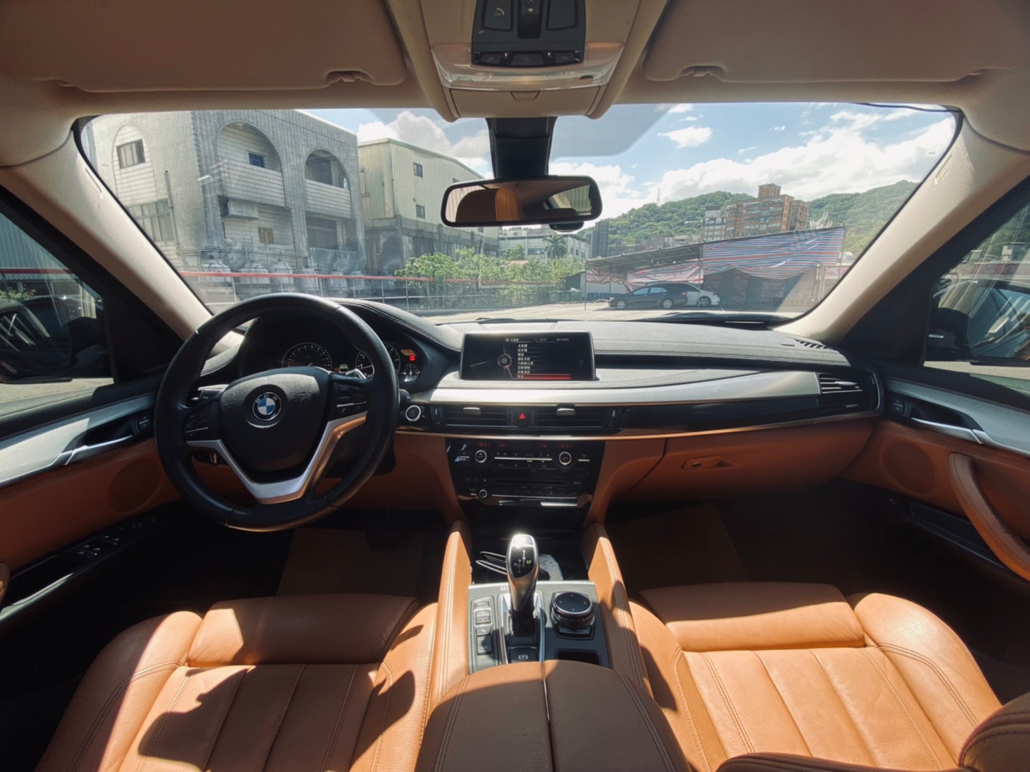 🔥 2016式 BMW 總代理 新款 X6 xDrive35i 四驅 環景 抬頭顯示器 褐內裝 🔥 (181) 【阿龍中古車 0968-691-205】  第3張相片