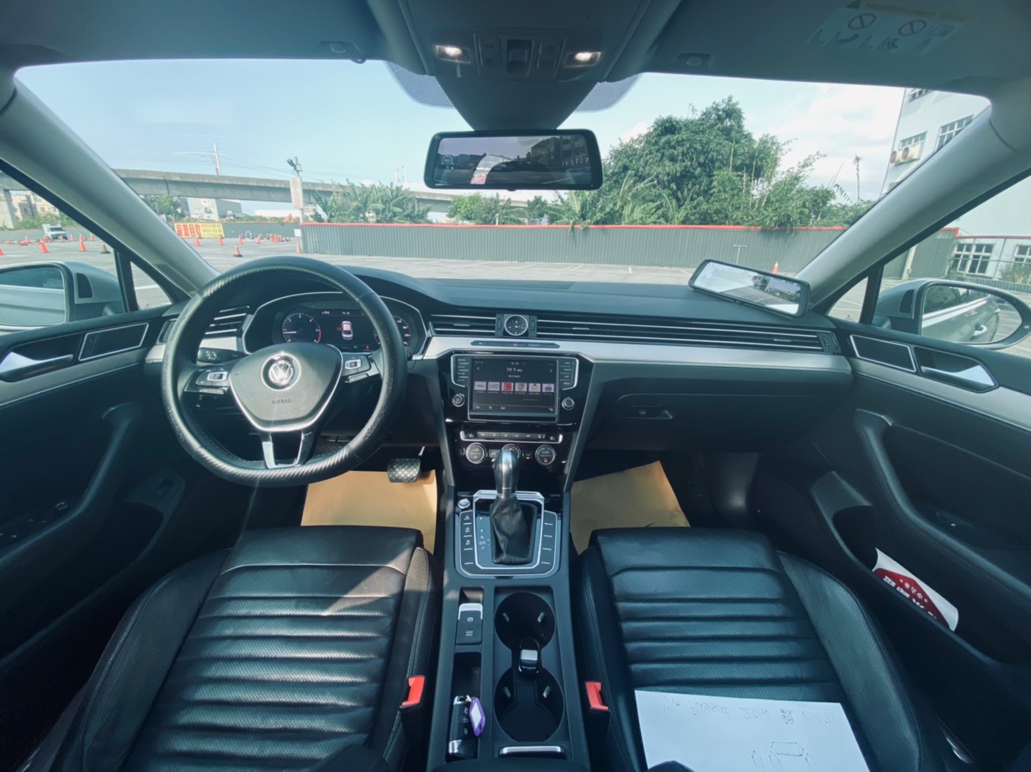 🔥2017式 VW 福斯 Passat Sedan 400TDI HL 2.0d ACC跟車 CarPlay HUD抬頭顯示器  實跑九萬 🔥 (147) 【阿龍中古車 0968-691-205】  第3張相片