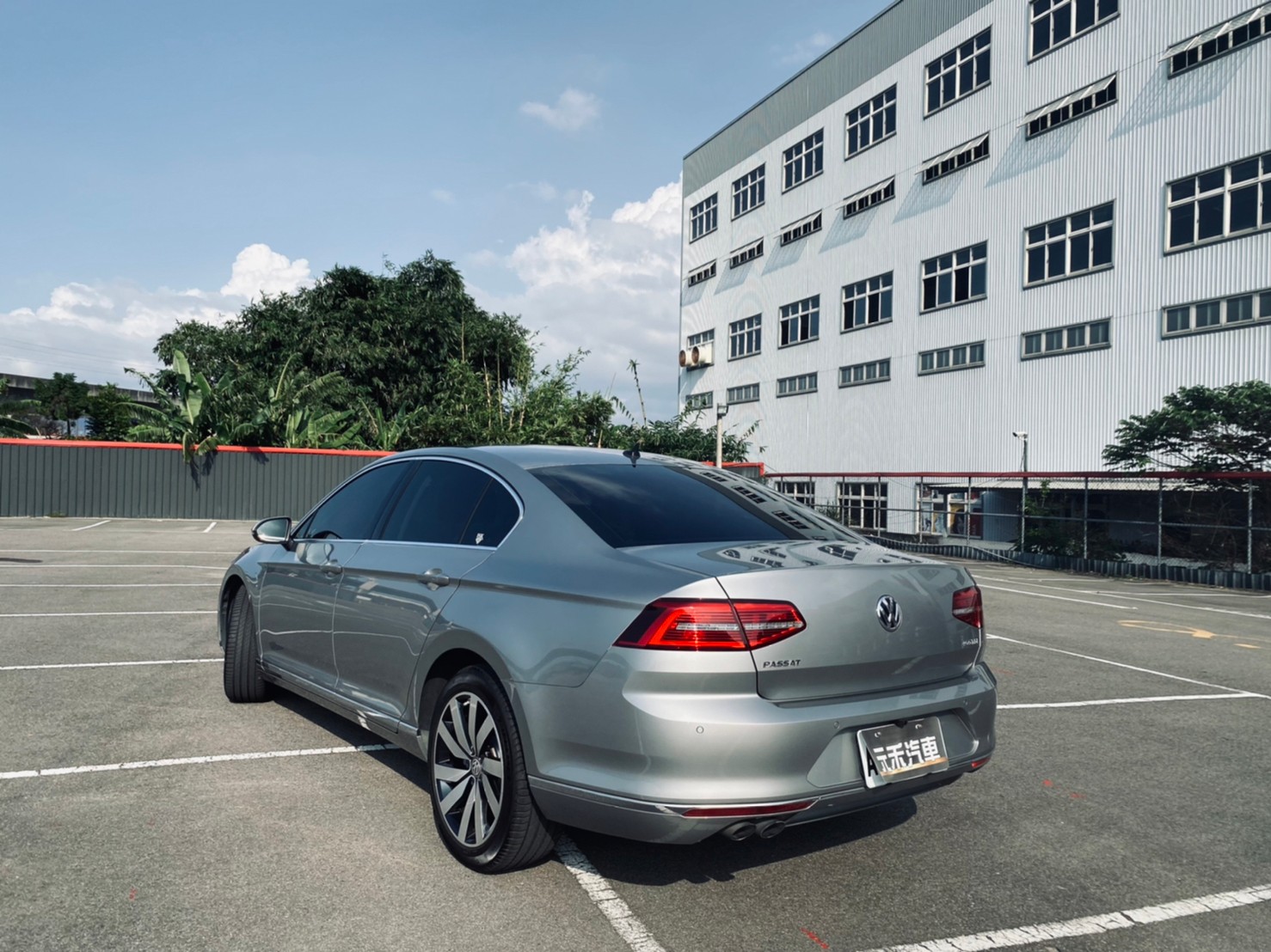 🔥2017式 VW 福斯 Passat Sedan 400TDI HL 2.0d ACC跟車 CarPlay HUD抬頭顯示器  實跑九萬 🔥 (147) 【阿龍中古車 0968-691-205】  第9張相片