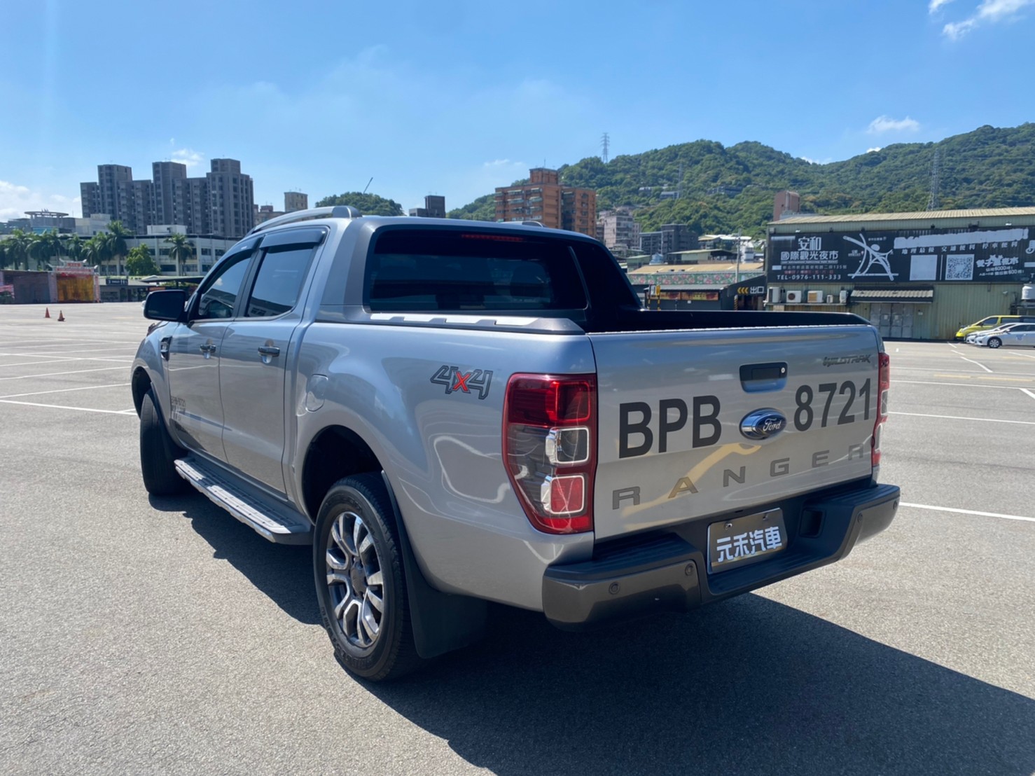 🔥 2017式 Ford 福特 Ranger  3,2 Wildtrak 皮卡 跑少 超帥猛禽水箱 🔥 (216) 【阿龍中古車 0968-691-205】  第2張相片