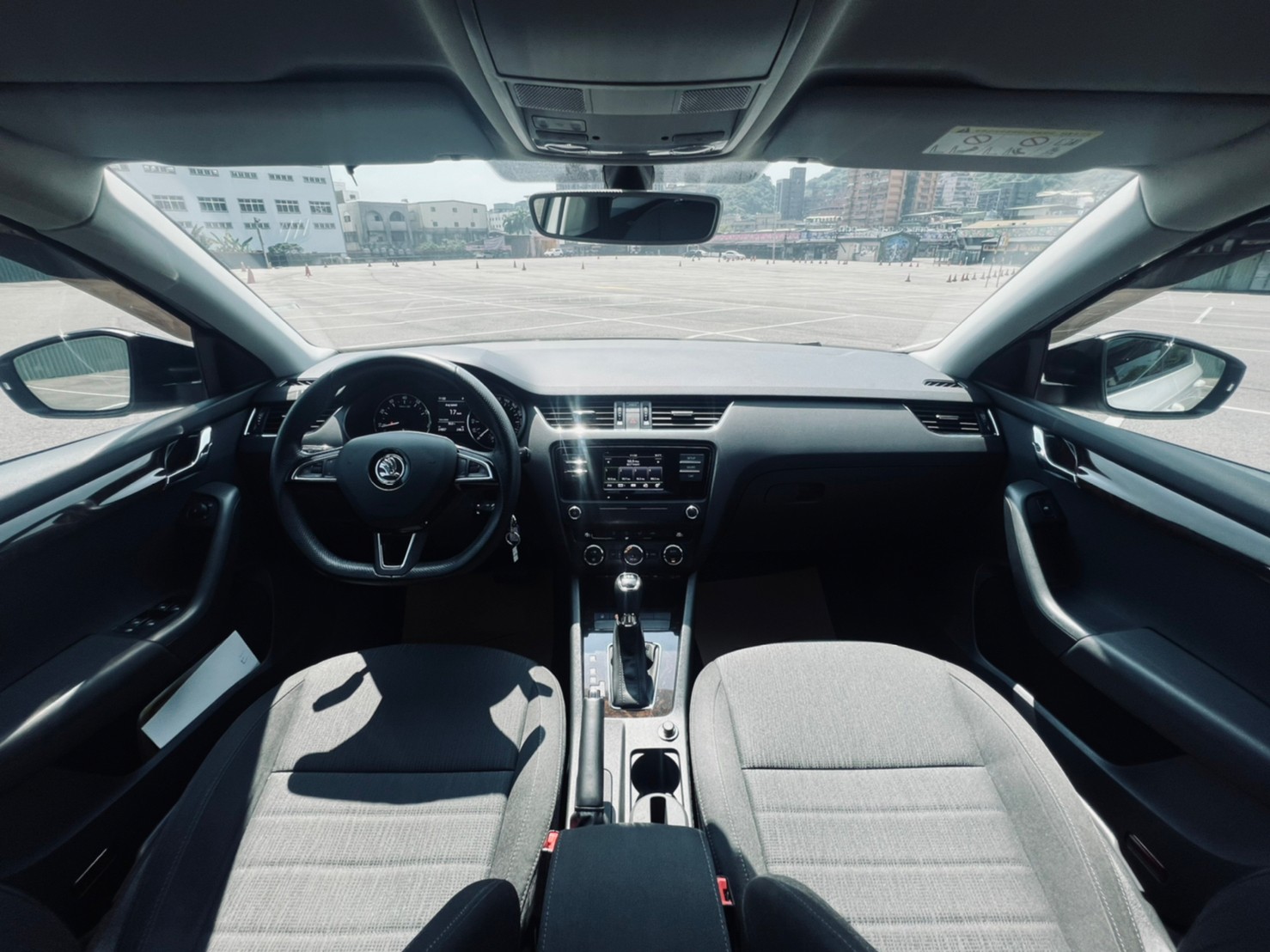 🔥 2017 斯柯達 Skoda Octavia TSI 菁英版 斜背 僅跑二萬!! 🔥【阿龍中古車 0968-691-205】  第7張相片