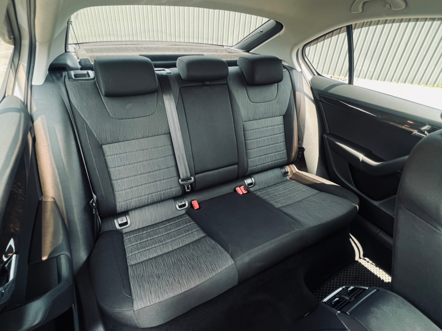 🔥 2017 斯柯達 Skoda Octavia TSI 菁英版 斜背 僅跑二萬!! 🔥【阿龍中古車 0968-691-205】  第8張相片