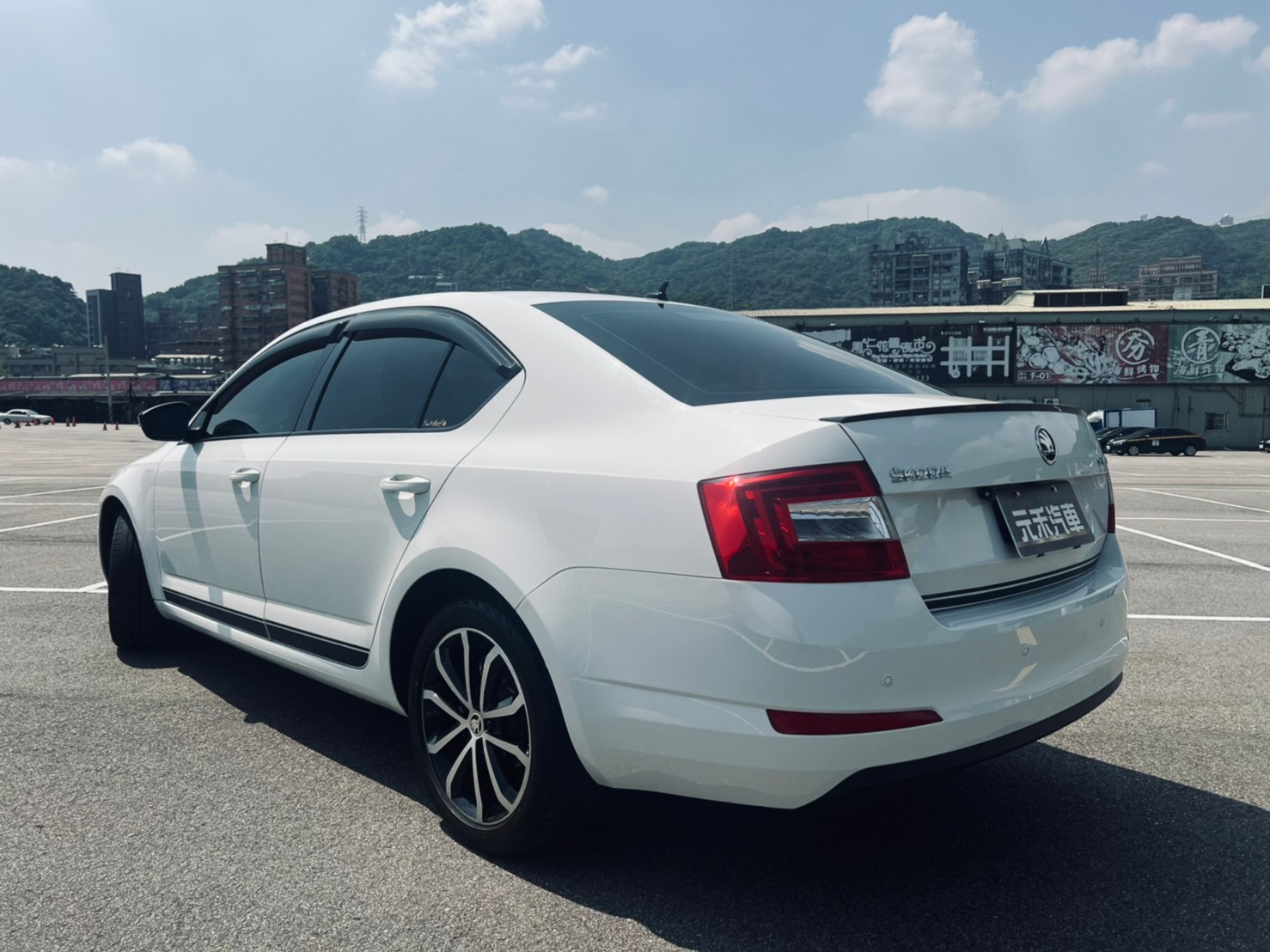 🔥 2017 斯柯達 Skoda Octavia TSI 菁英版 斜背 僅跑二萬!! 🔥【阿龍中古車 0968-691-205】  第9張相片