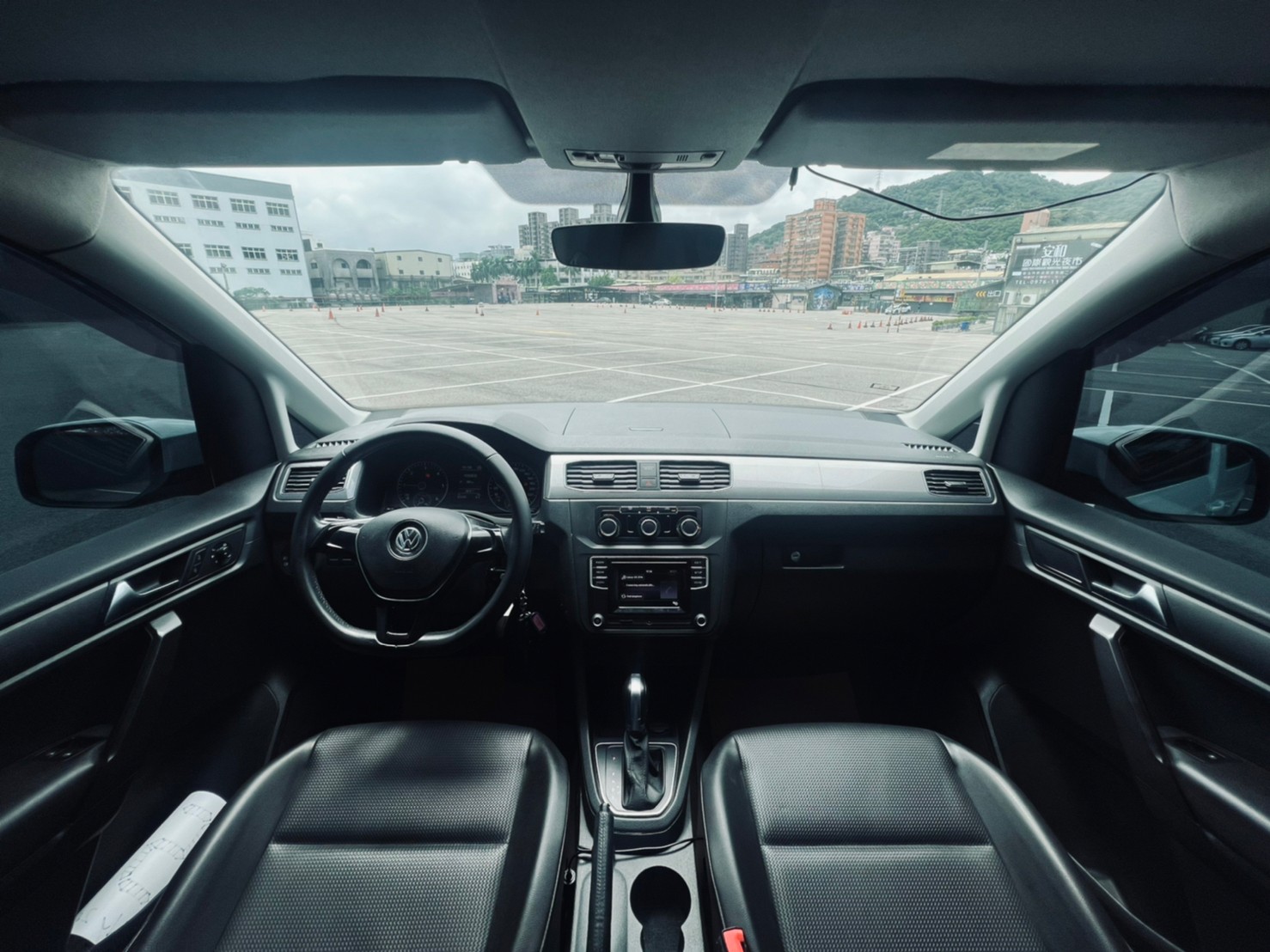 🔥 2018式 VW Caddy Maxi 七人座 廂型休旅 現免60萬 🔥【阿龍中古車 0968-691-205】  第6張相片