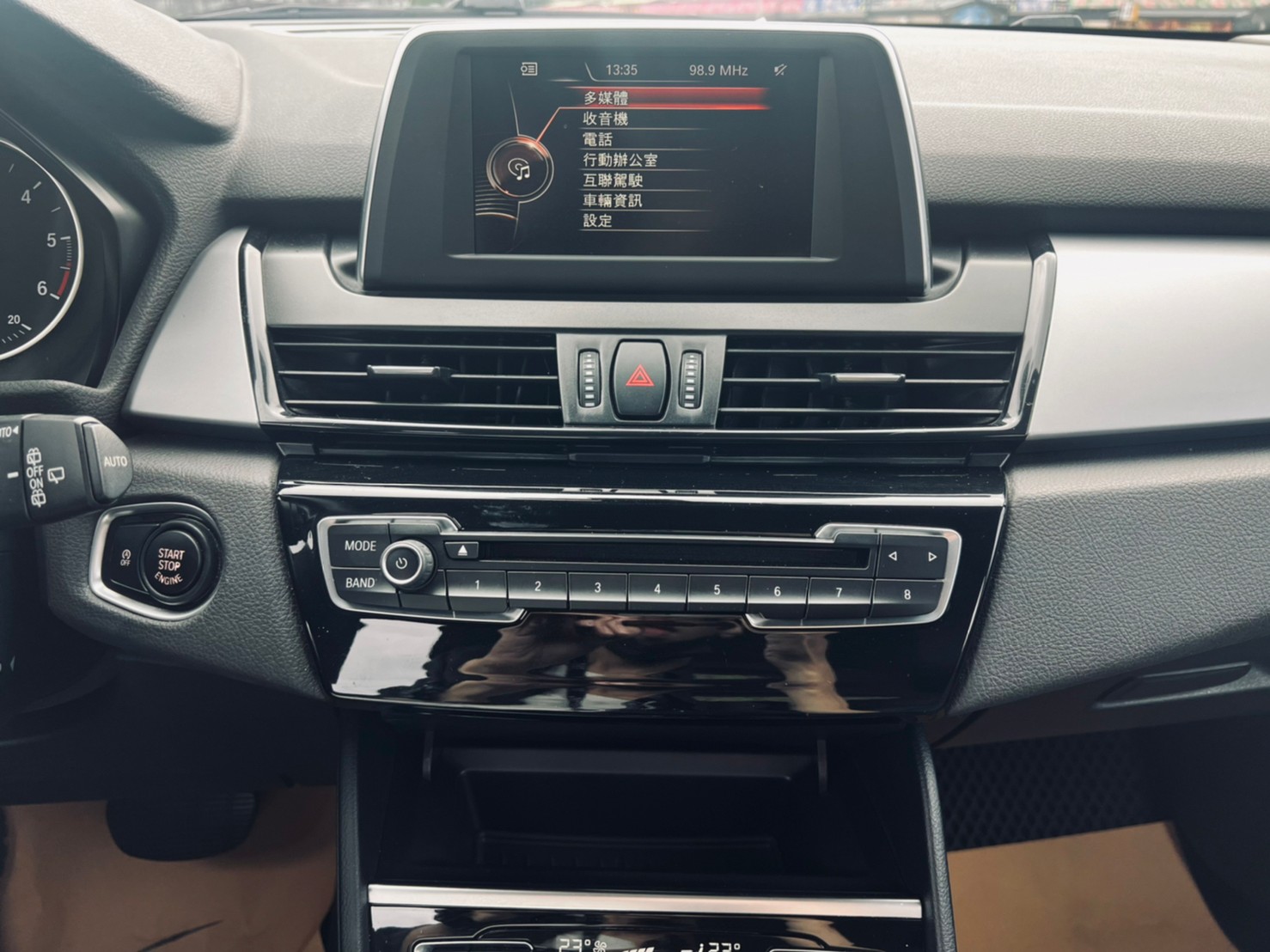 🔥 2015 F45 BMW 寶馬 總代理 218d Active Tourer 跨界休旅 僅跑8萬🔥【阿龍中古車 0968-691-205】  第4張相片