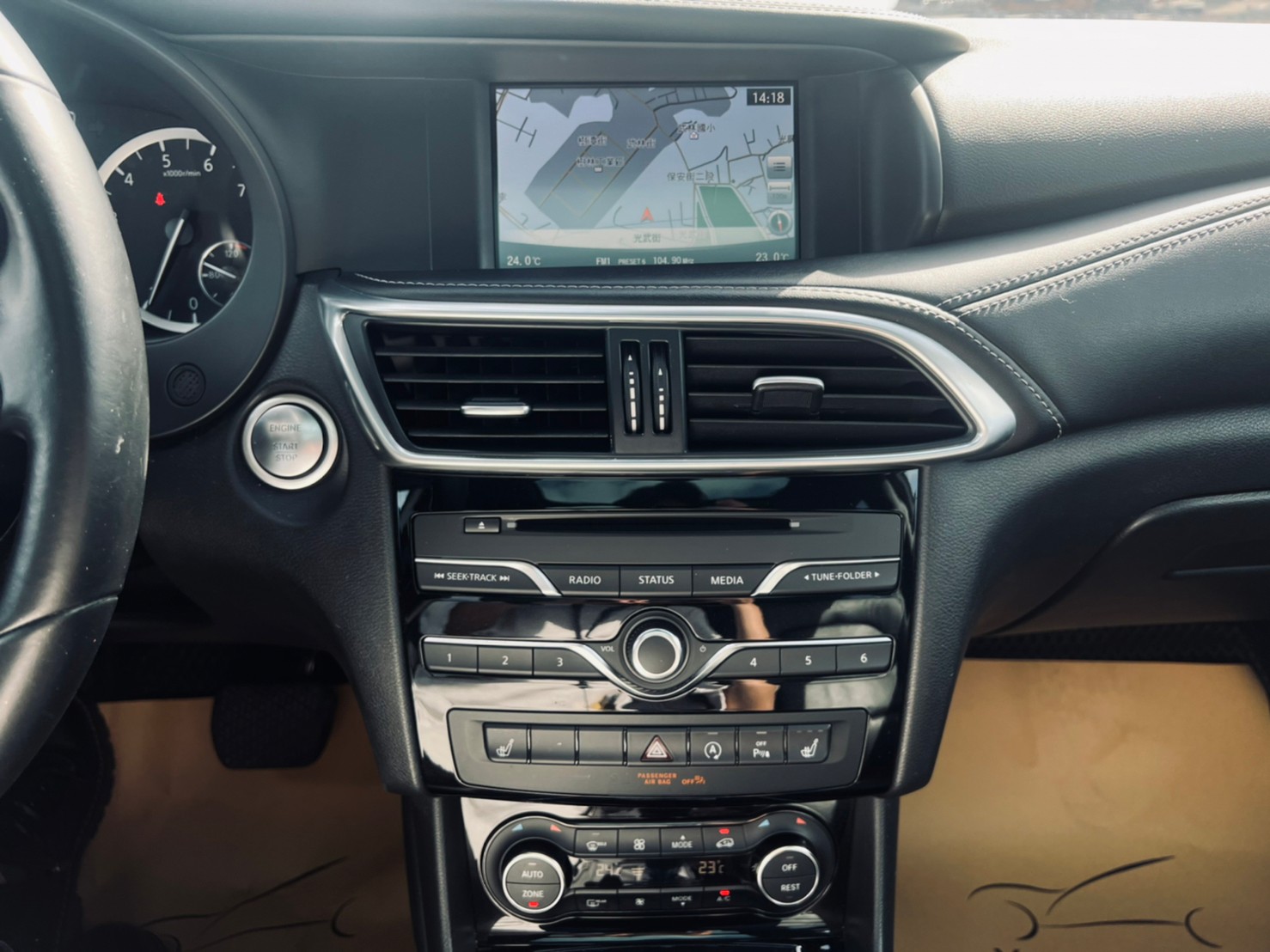 🔥 2018式 新款 Infiniti Q30 1.6t 風尚版 全景天窗/跟車/環景 雙生車 🔥【阿龍中古車 0968-691-205】  第3張相片