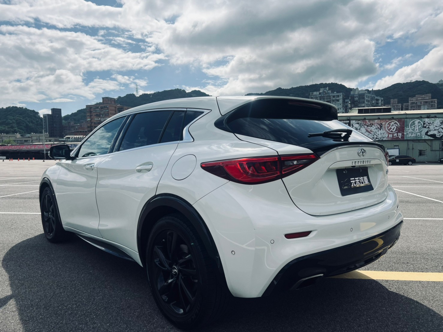 🔥 2018式 新款 Infiniti Q30 1.6t 風尚版 全景天窗/跟車/環景 雙生車 🔥【阿龍中古車 0968-691-205】  第9張相片