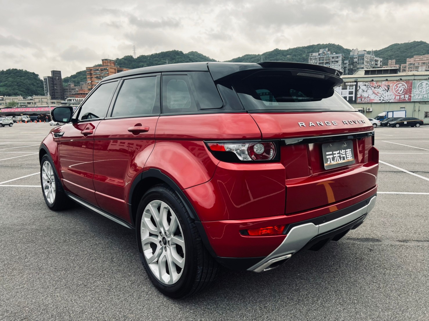 🔥 2013式 荒原路華 Land Rover Range Rover 伊弗 Evoque 5D Dynamic+ 糖果紅 紅內 全景天窗 電尾門 Meridian環繞音響 🔥【阿龍中古車 0968-691-205】  第2張相片