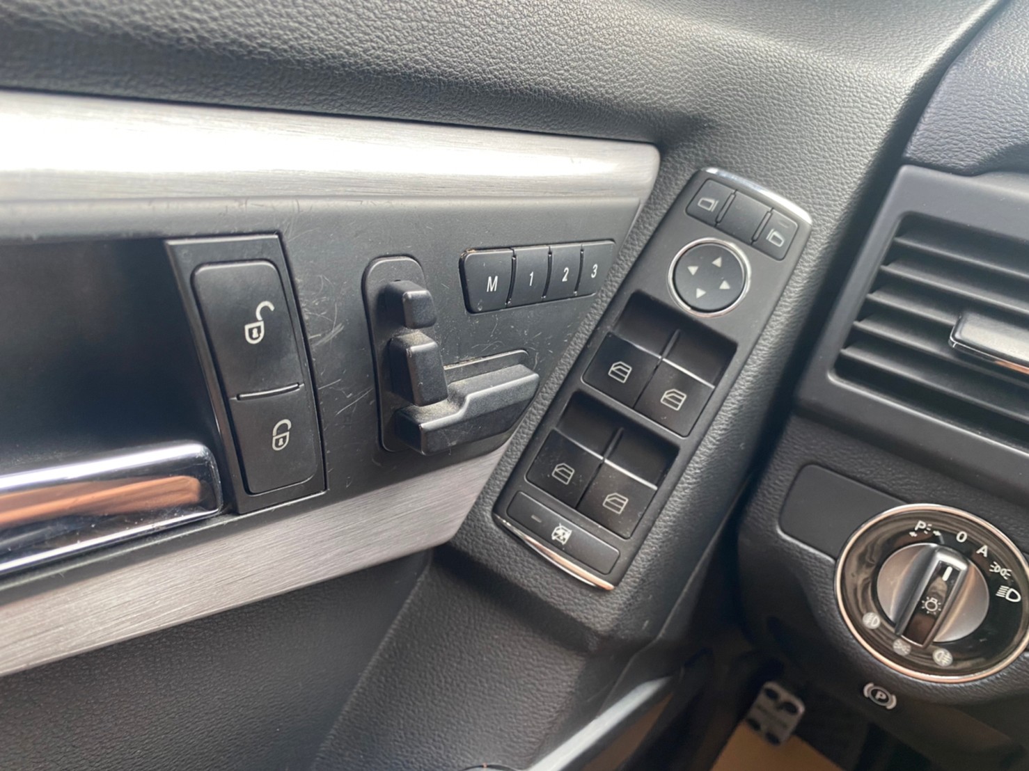 🔥 2009 X204 Benz 賓士 GLK GLK350 V6/4WD 全景天窗/電動尾門/20吋鋁圈 超保值進口休旅 🔥226【阿龍中古車 0968-691-205】  第5張相片